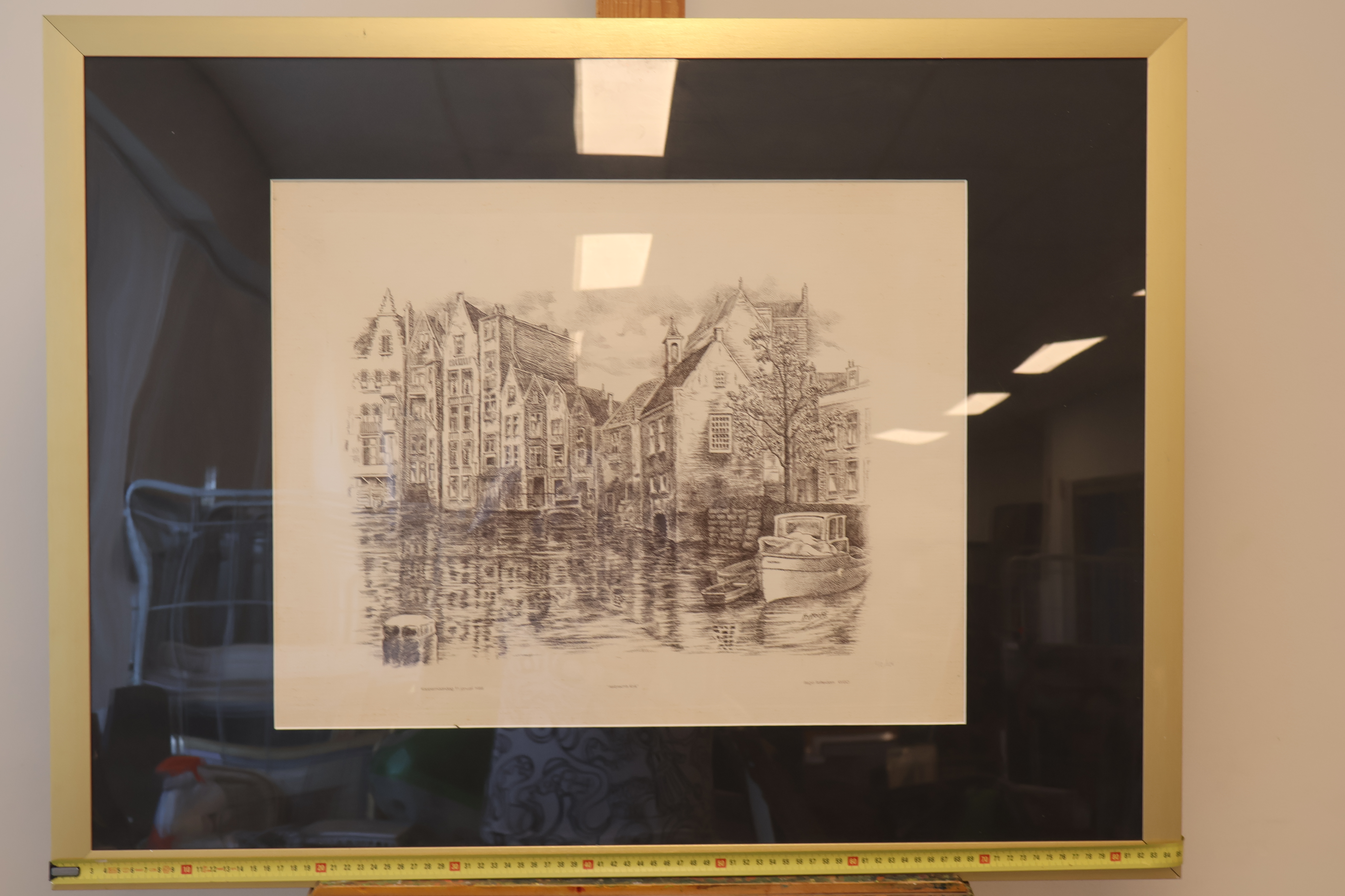 Ingelijste pentekening stadsgezicht met boot – foto 9 – kavel bij GSD Auctions, Zoeterwoude