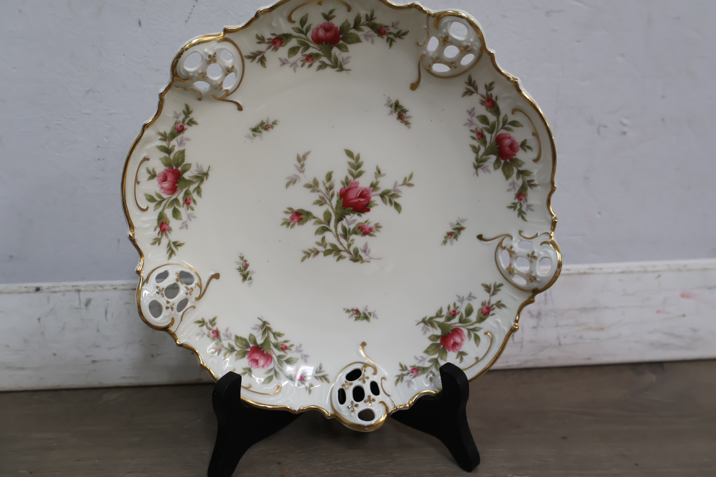 Porseleinen bordenset met bloemmotief en gouden rand – foto 5 – kavel bij GSD Auctions, Zoeterwoude