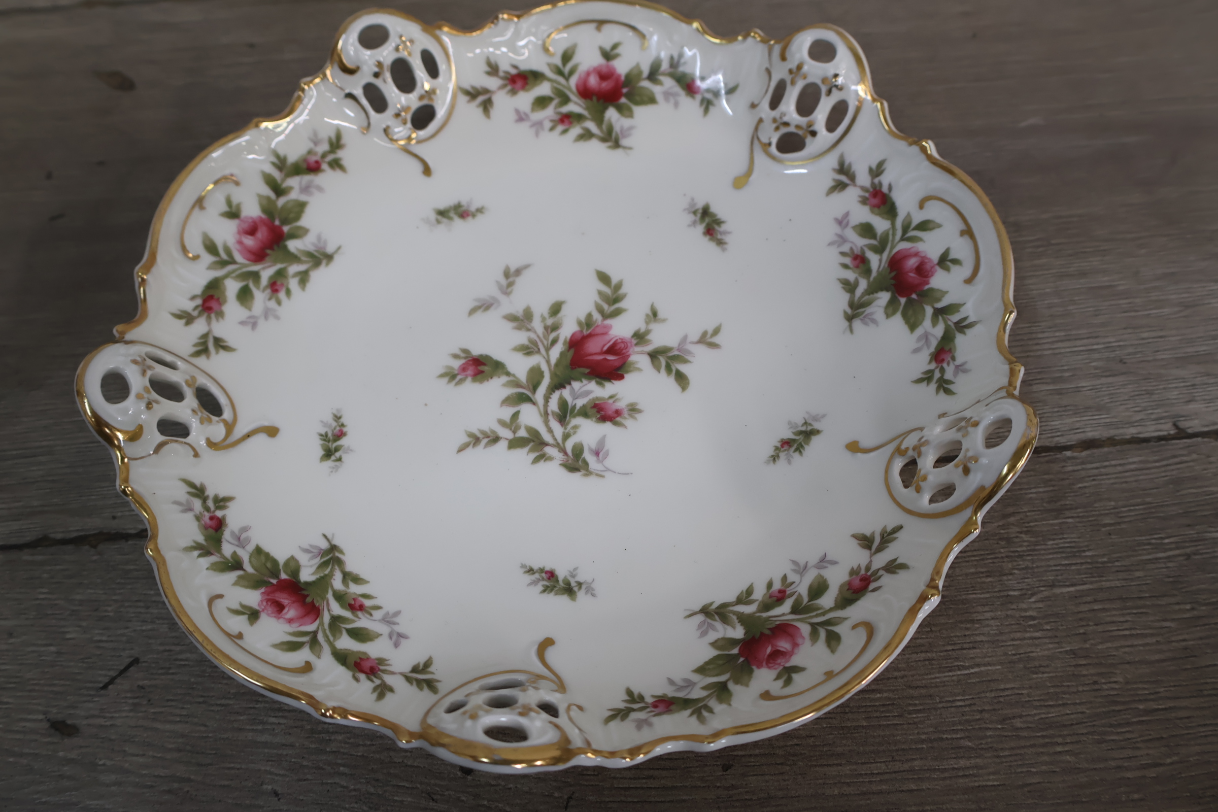 Porseleinen bordenset met bloemmotief en gouden rand – foto 7 – kavel bij GSD Auctions, Zoeterwoude