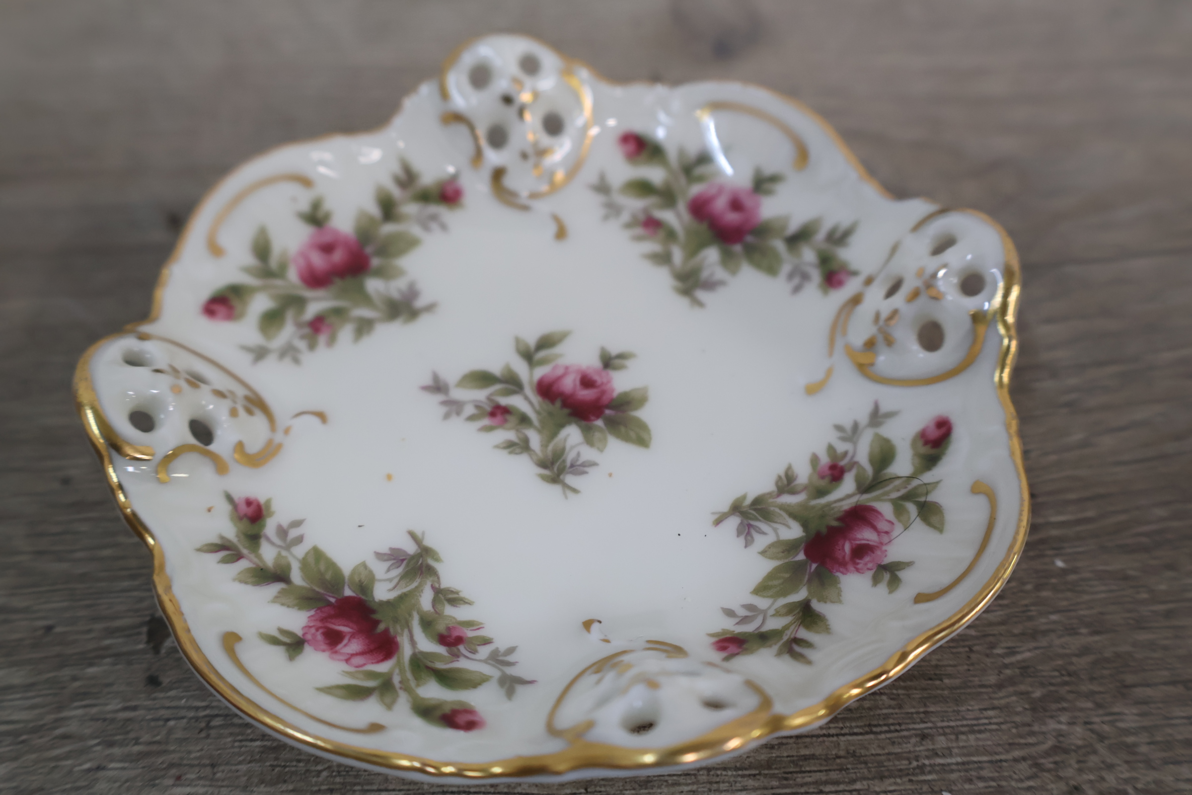 Porseleinen bordenset met bloemmotief en gouden rand – foto 9 – kavel bij GSD Auctions, Zoeterwoude