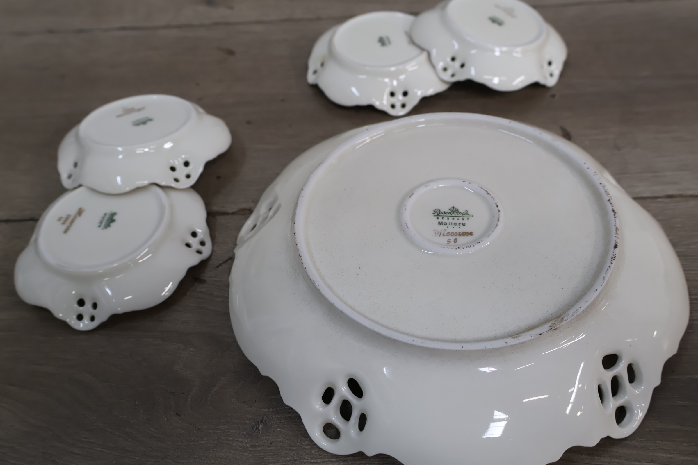 Porseleinen bordenset met bloemmotief en gouden rand – foto 10 – kavel bij GSD Auctions, Zoeterwoude