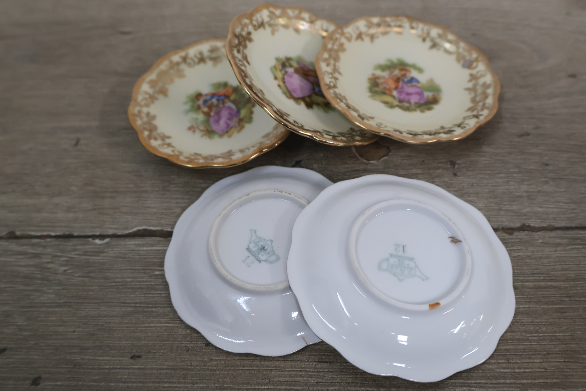 Porseleinen bordenset met bloemmotief en gouden rand – foto 14 – kavel bij GSD Auctions, Zoeterwoude