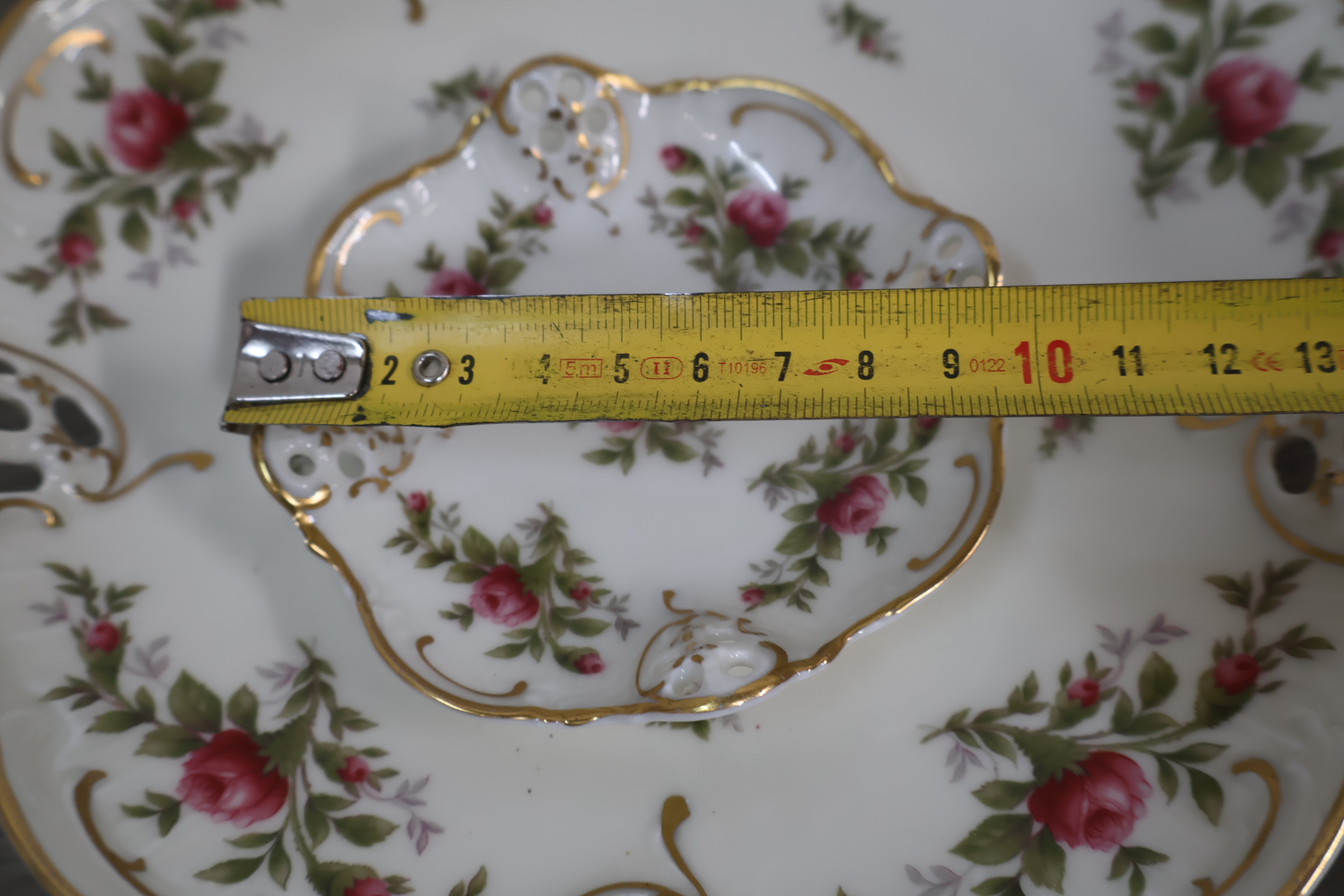 Porseleinen bordenset met bloemmotief en gouden rand – foto 16 – kavel bij GSD Auctions, Zoeterwoude