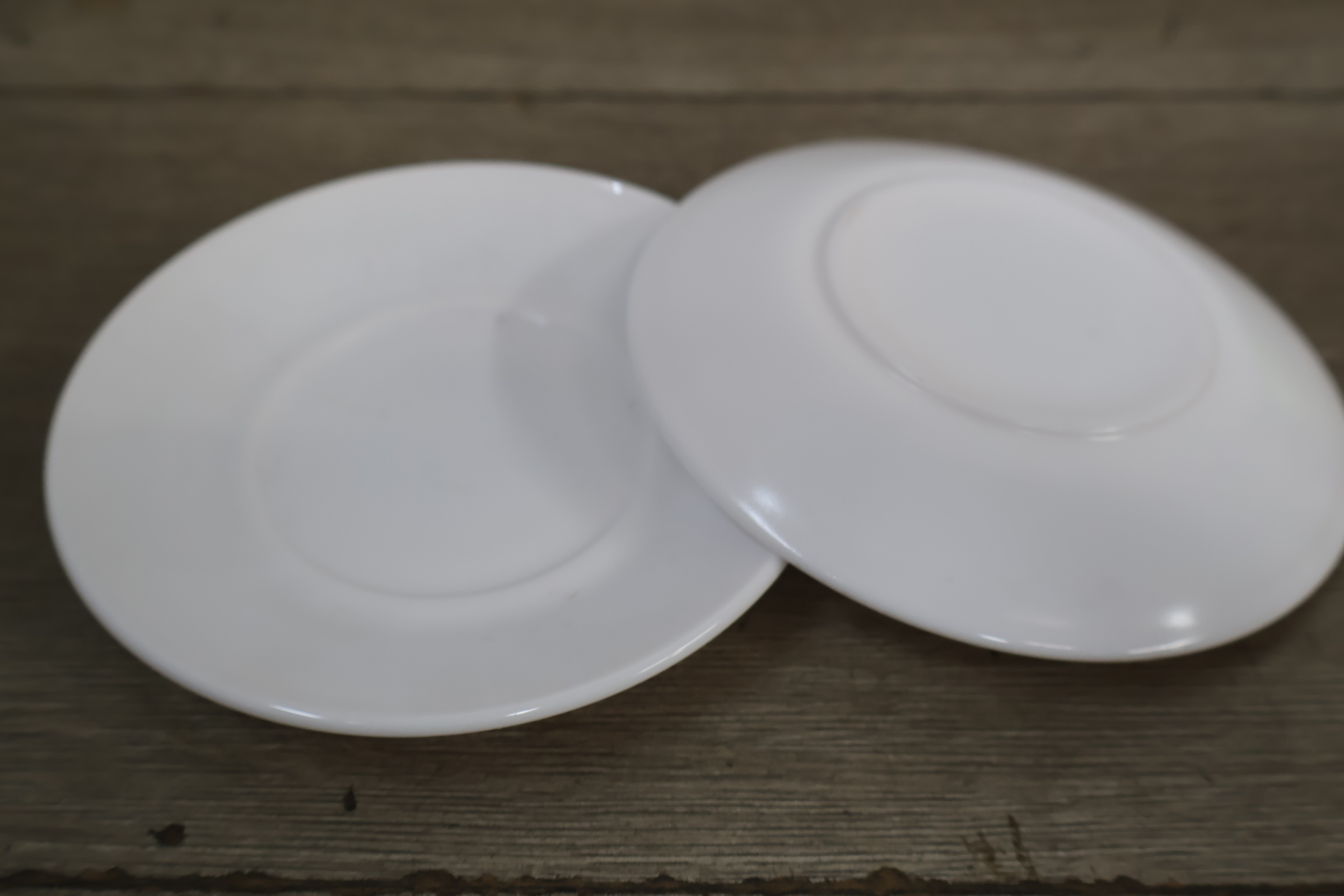 Diverse kleurrijk servies- en glaswerk set met vaas en servethouder – foto 15 – kavel bij GSD Auctions, Zoeterwoude