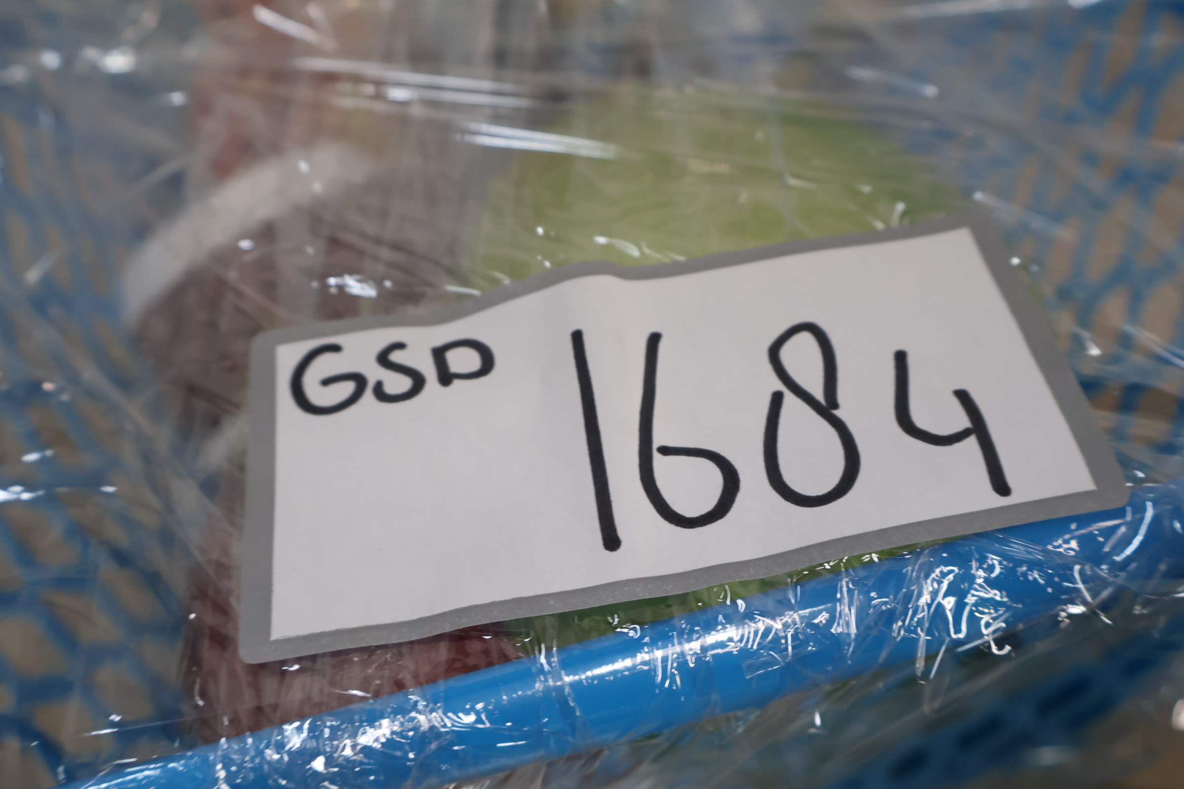 Diverse kleurrijk servies- en glaswerk set met vaas en servethouder – foto 18 – kavel bij GSD Auctions, Zoeterwoude