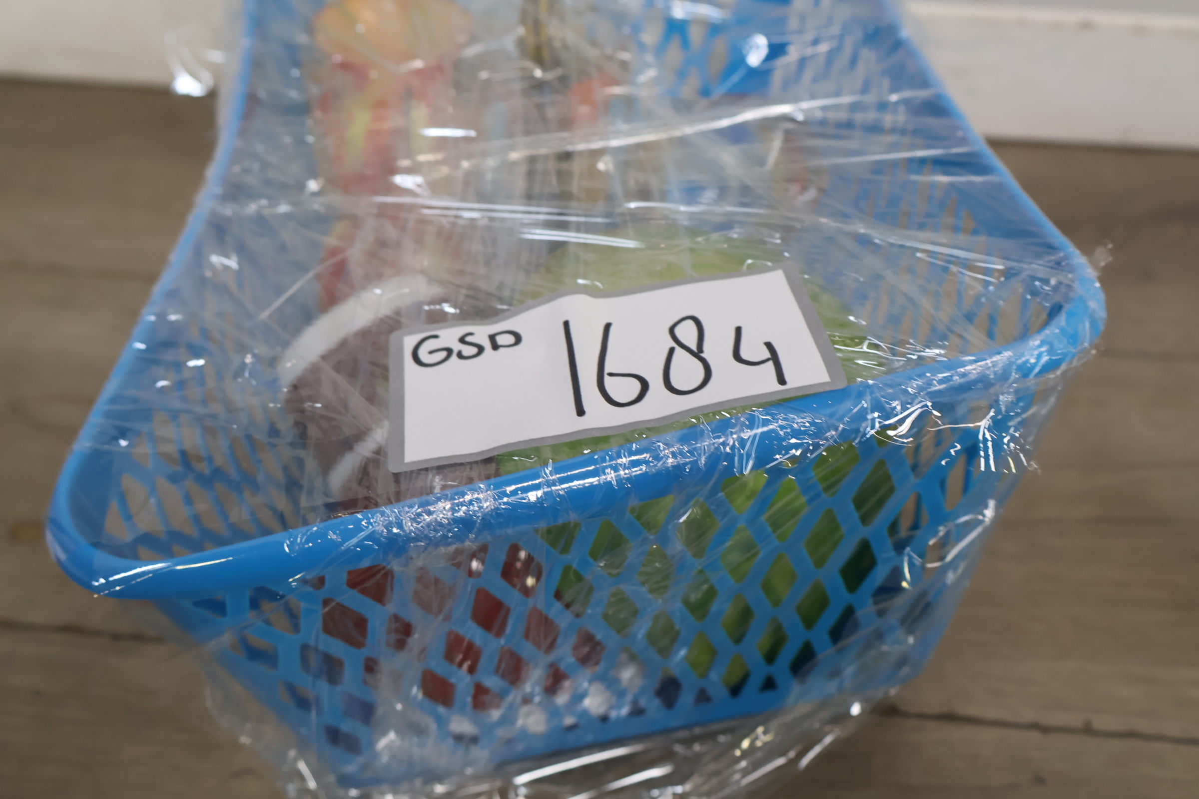Diverse kleurrijk servies- en glaswerk set met vaas en servethouder – foto 19 – kavel bij GSD Auctions, Zoeterwoude