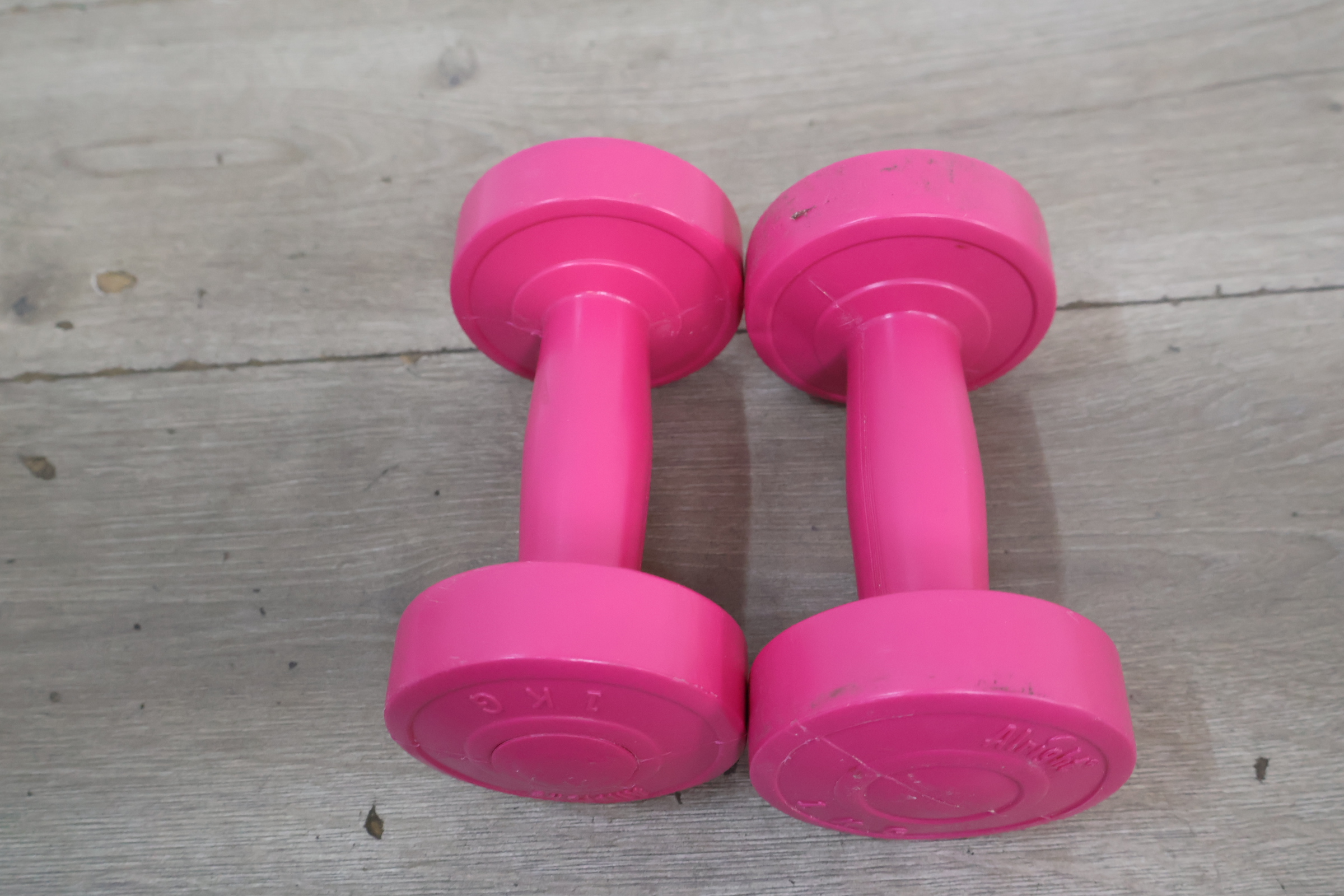 Set roze kunststof dumbbells – foto 4 – kavel bij GSD Auctions, Zoeterwoude