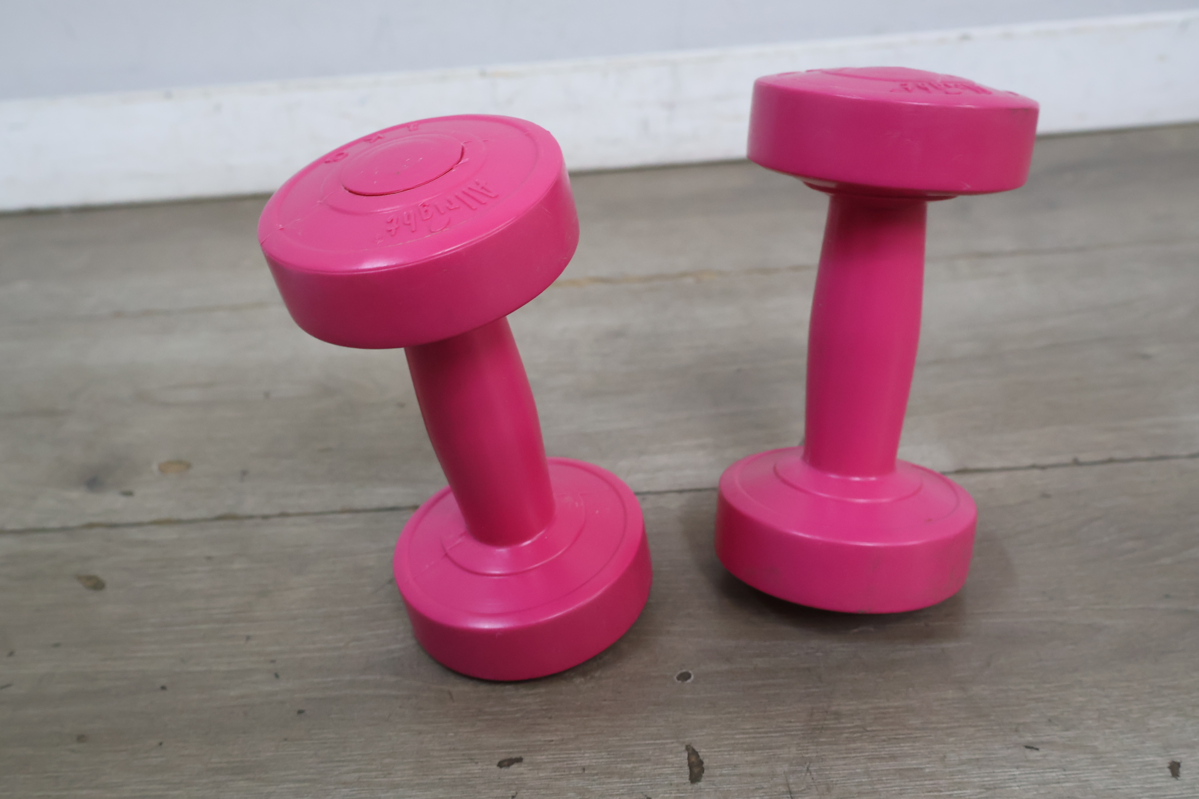 Set roze kunststof dumbbells – foto 5 – kavel bij GSD Auctions, Zoeterwoude