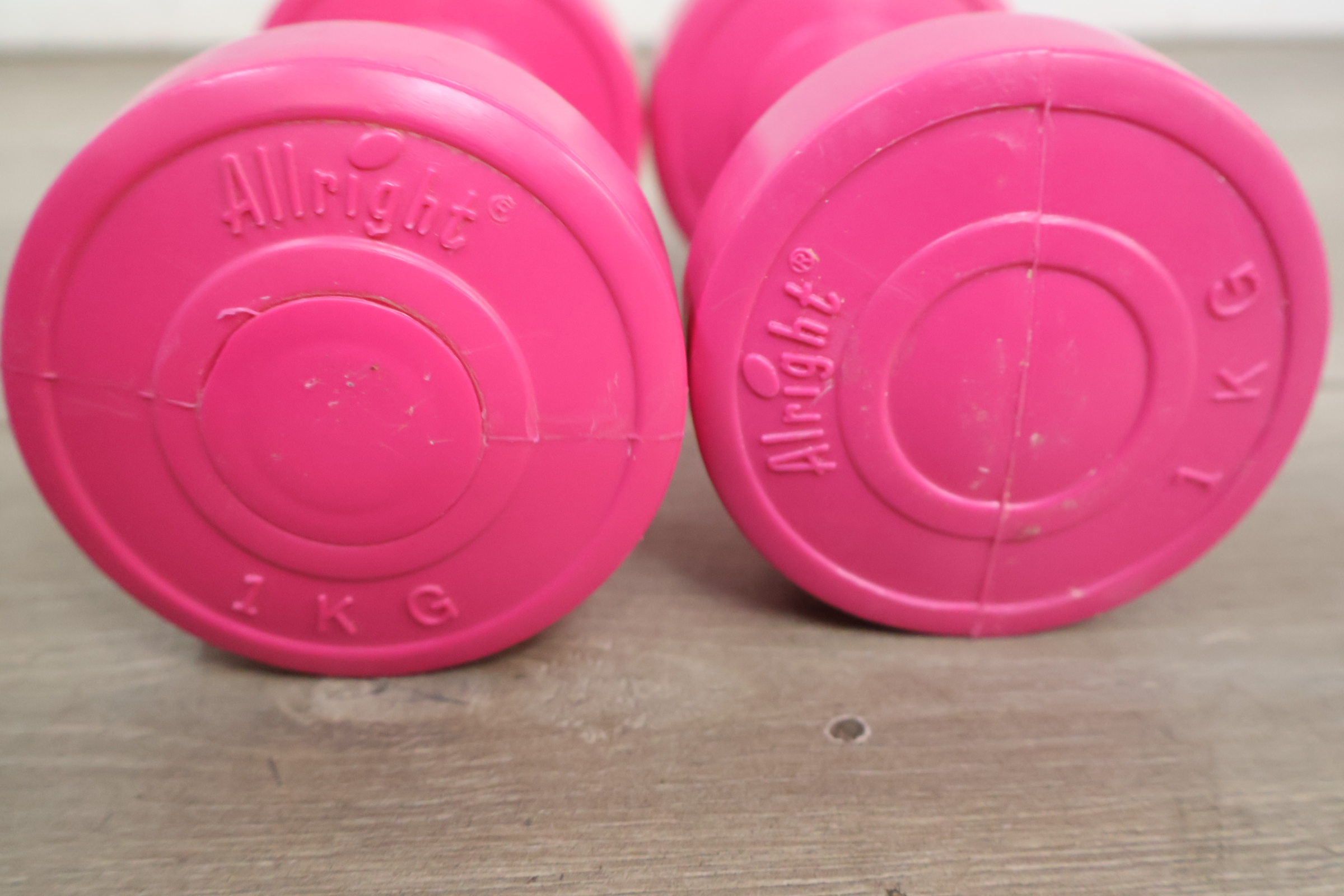 Set roze kunststof dumbbells – foto 6 – kavel bij GSD Auctions, Zoeterwoude