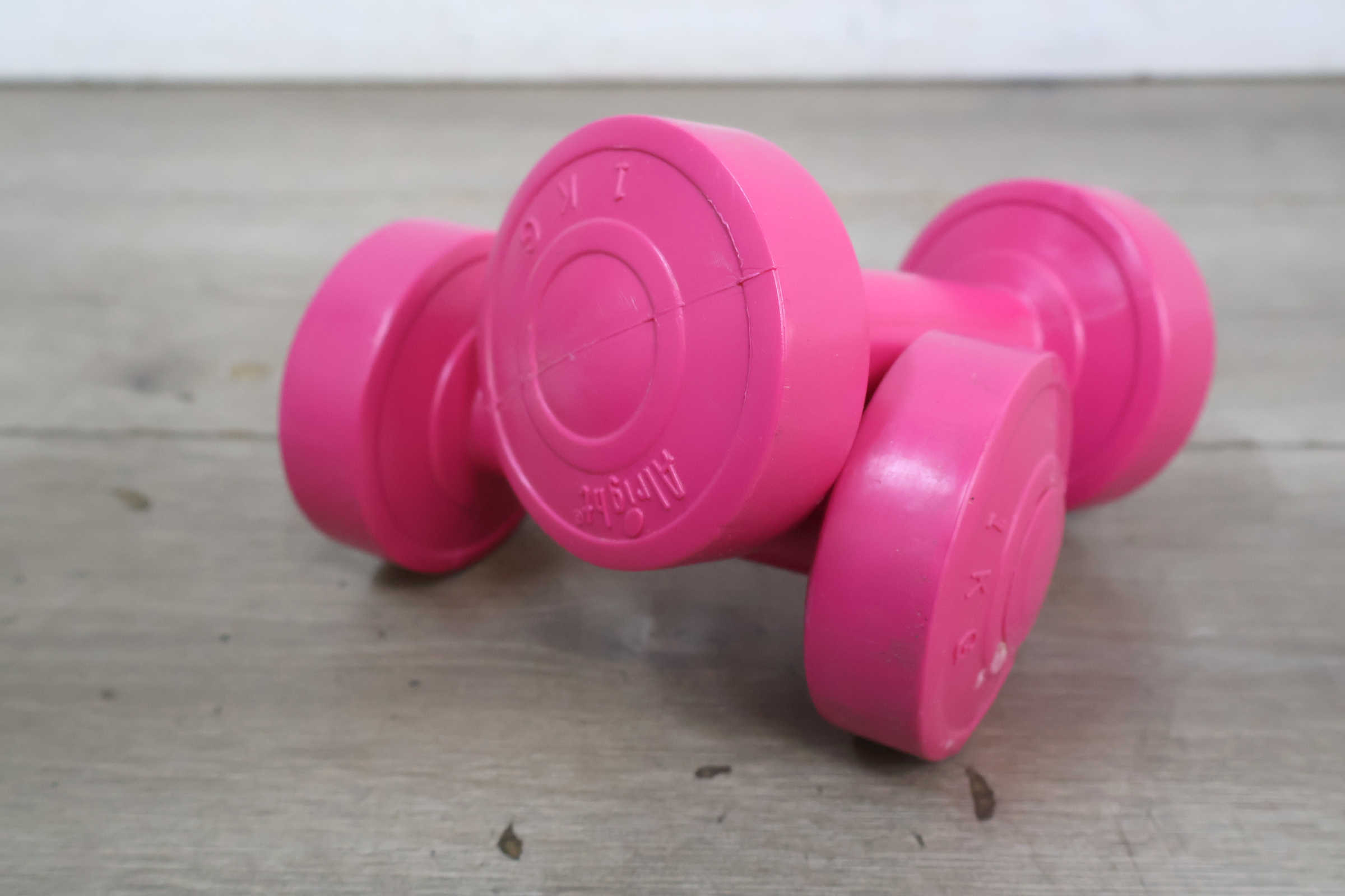 Set roze kunststof dumbbells – foto 7 – kavel bij GSD Auctions, Zoeterwoude