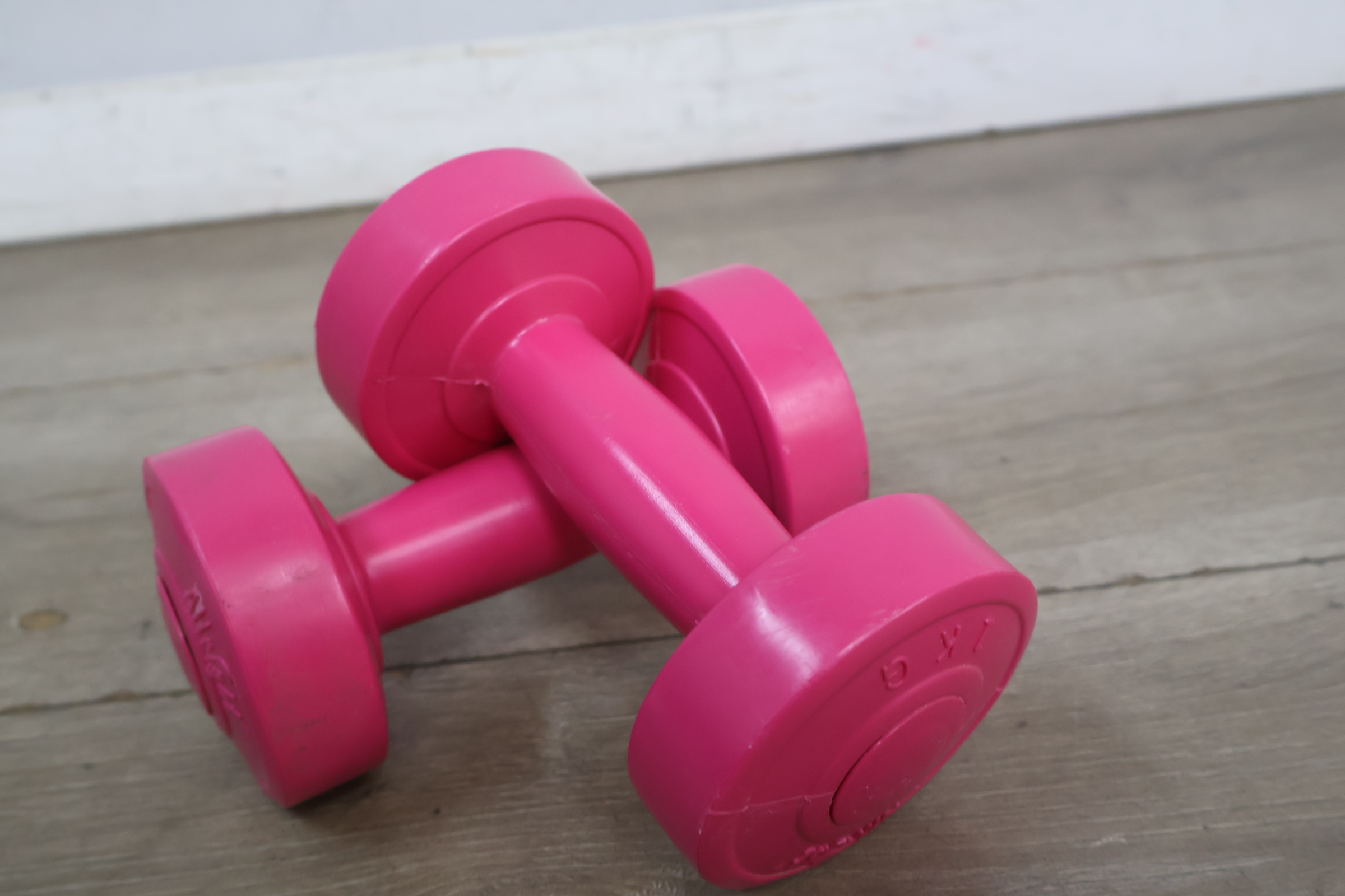 Set roze kunststof dumbbells – foto 8 – kavel bij GSD Auctions, Zoeterwoude