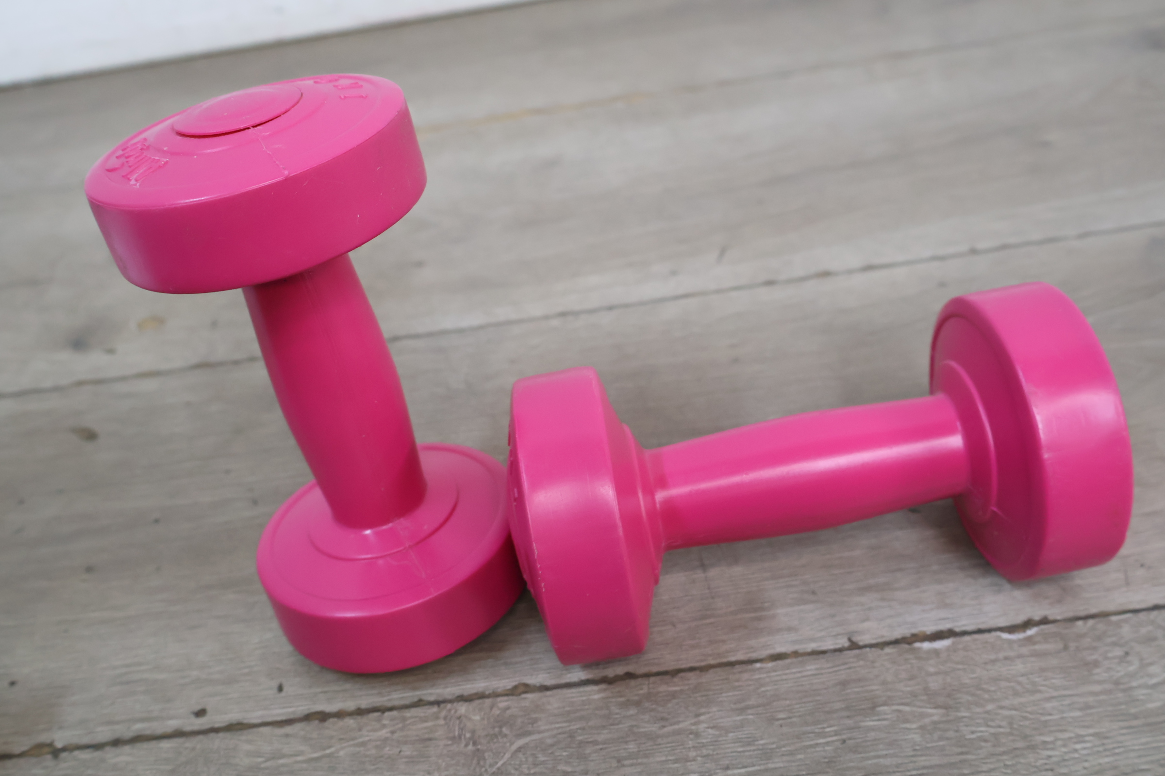 Set roze kunststof dumbbells – foto 9 – kavel bij GSD Auctions, Zoeterwoude