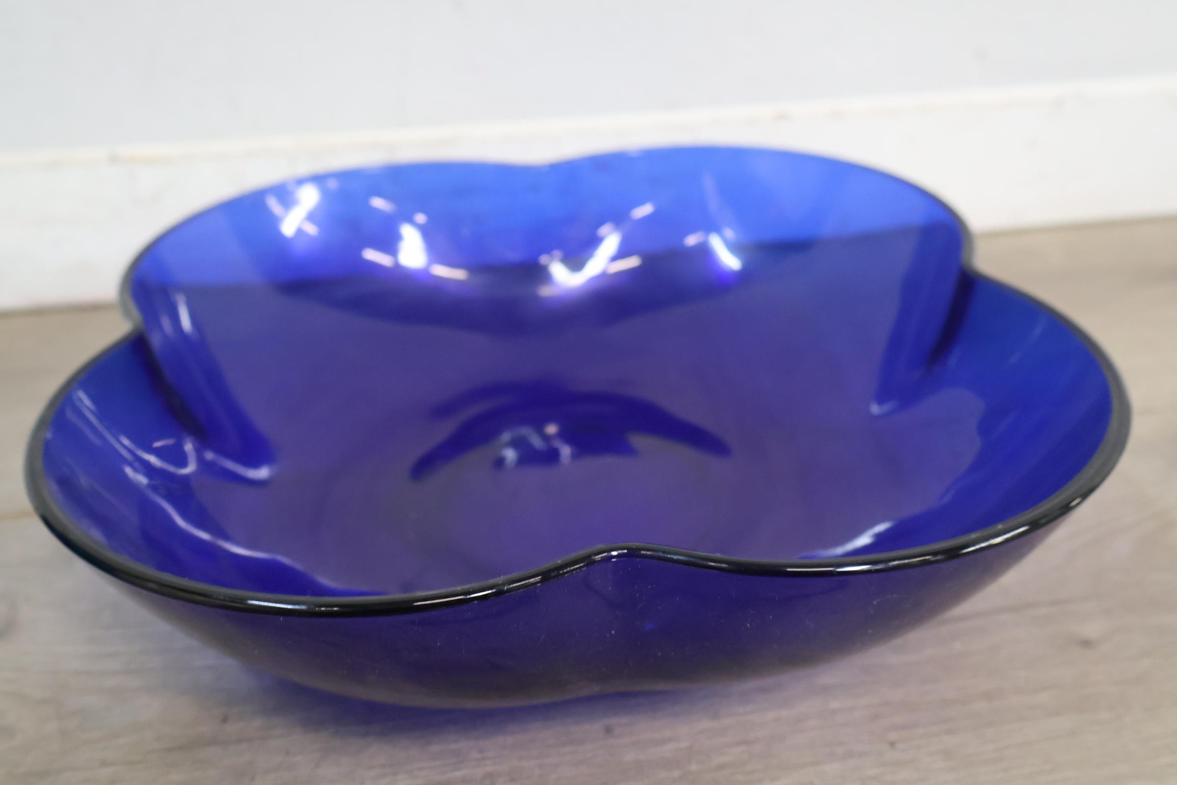 Set blauwe glazen gebruiksvoorwerpen – foto 5 – kavel bij GSD Auctions, Zoeterwoude