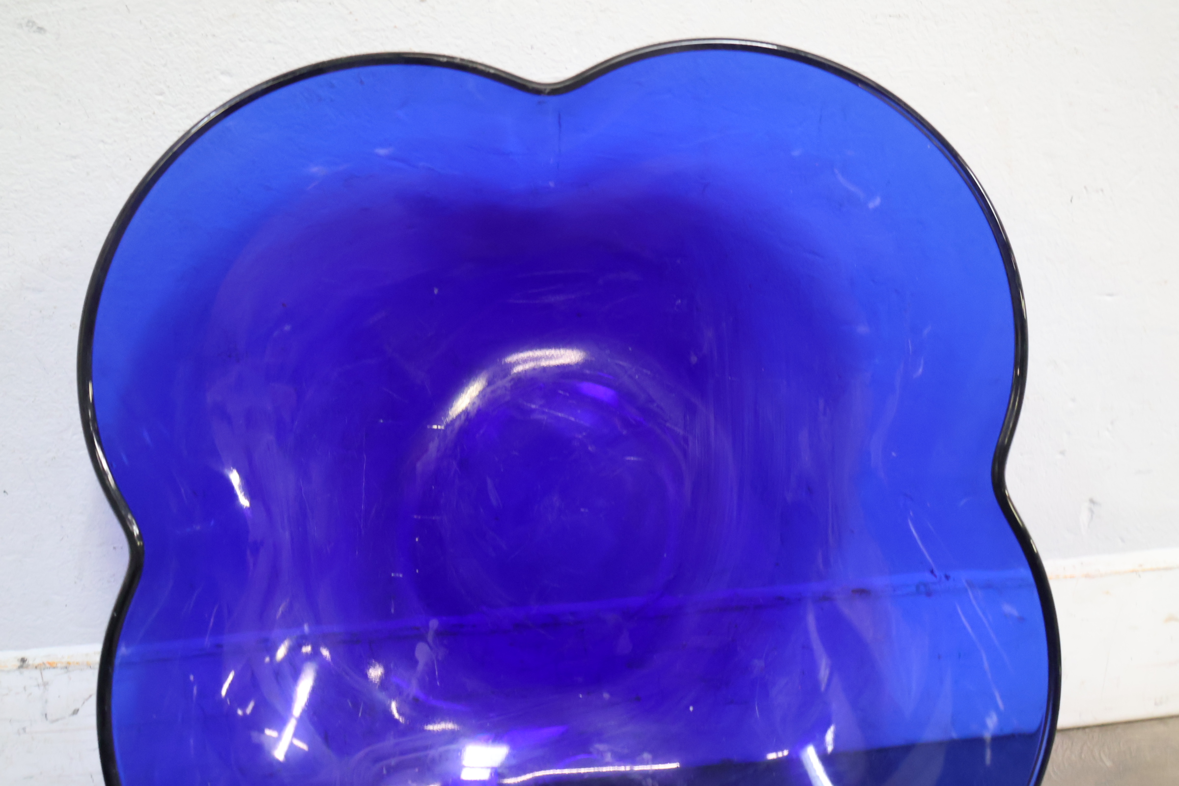 Set blauwe glazen gebruiksvoorwerpen – foto 7 – kavel bij GSD Auctions, Zoeterwoude