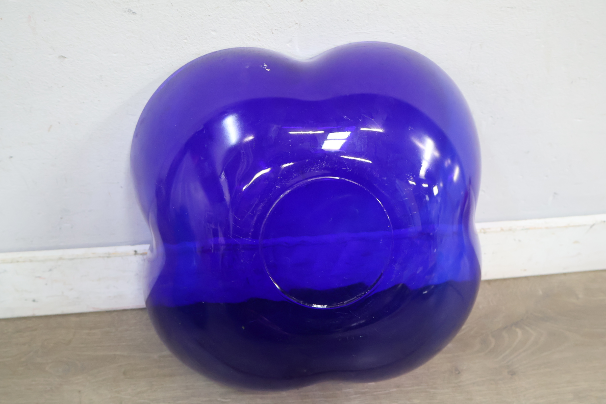 Set blauwe glazen gebruiksvoorwerpen – foto 8 – kavel bij GSD Auctions, Zoeterwoude
