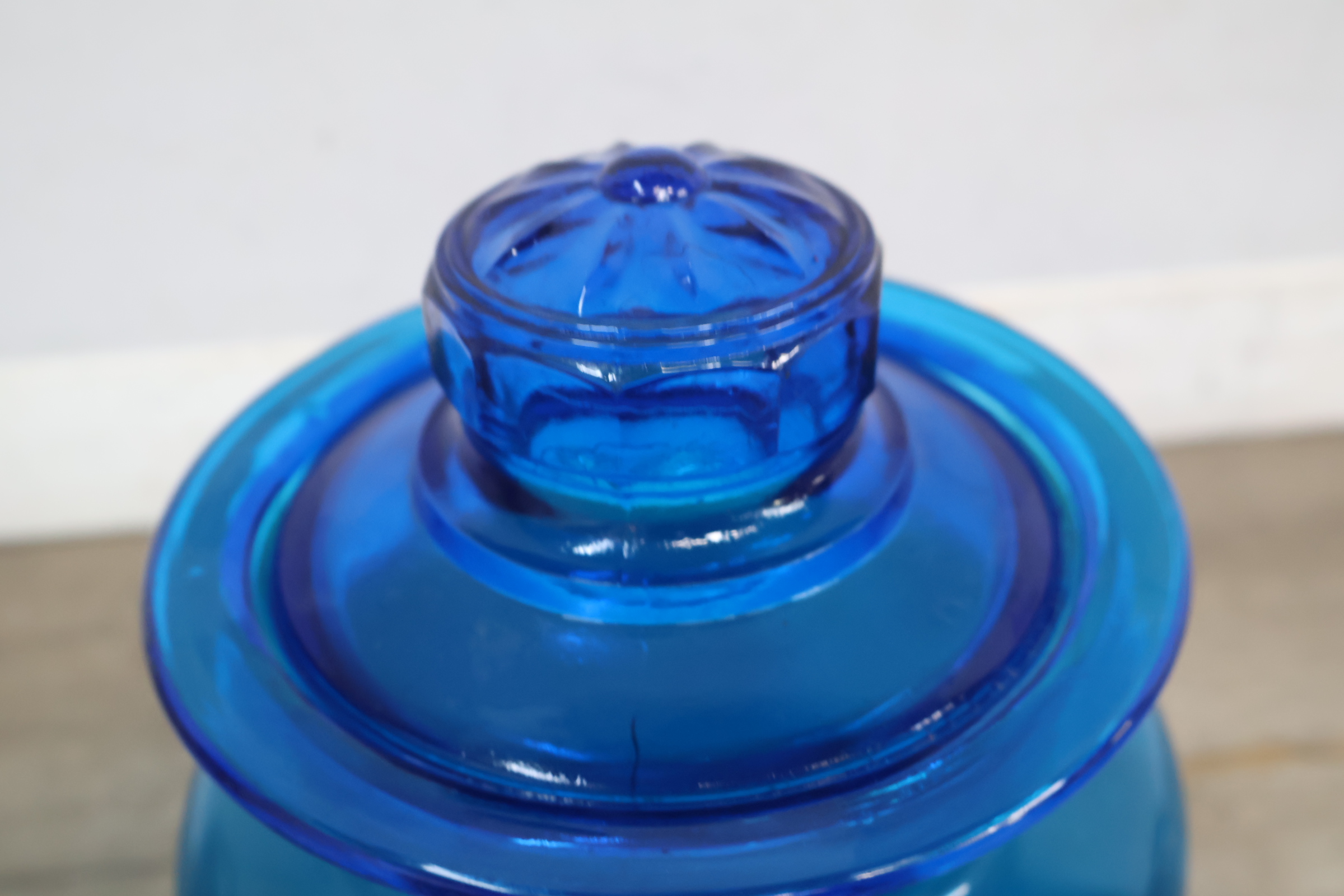 Set blauwe glazen gebruiksvoorwerpen – foto 12 – kavel bij GSD Auctions, Zoeterwoude
