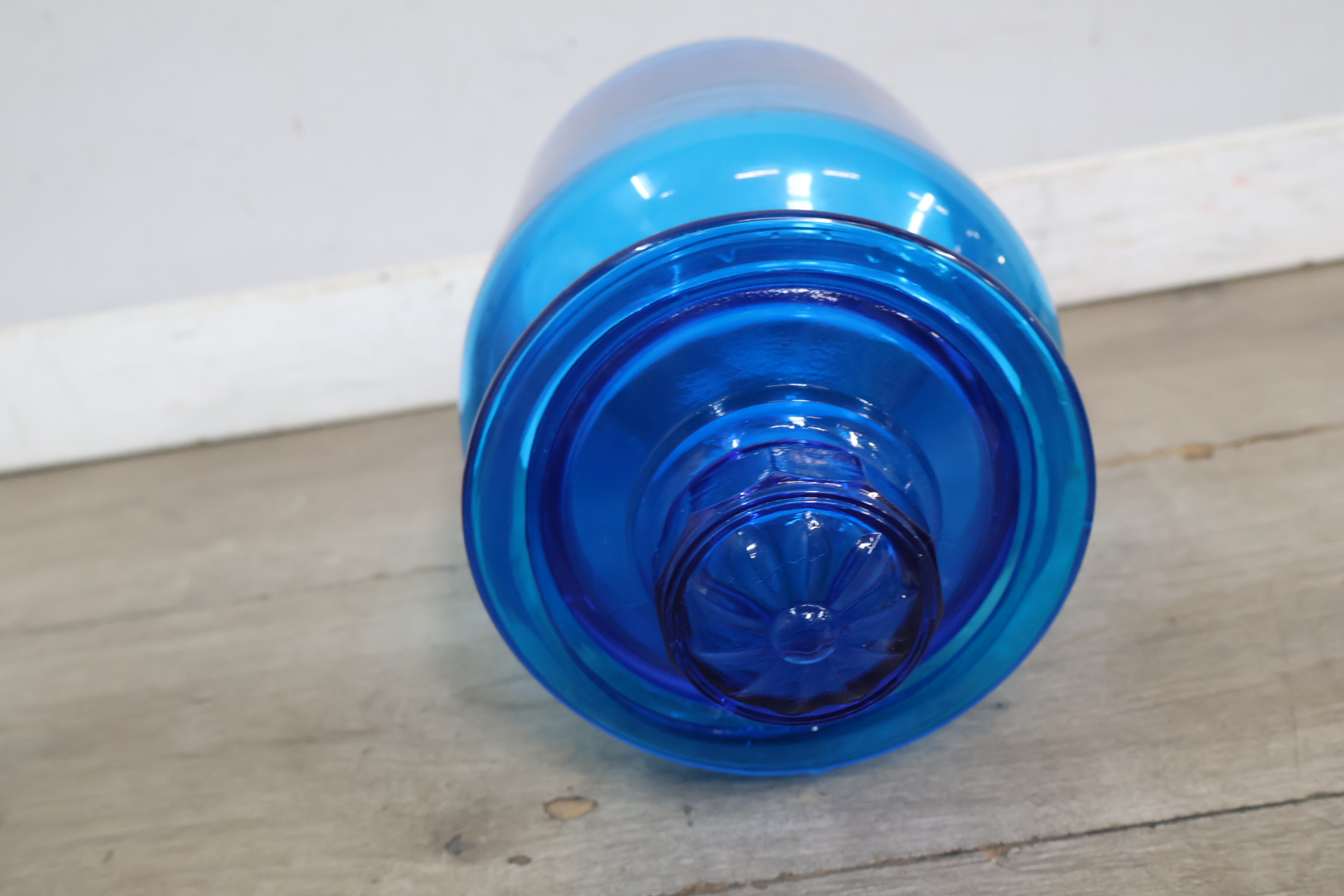 Set blauwe glazen gebruiksvoorwerpen – foto 14 – kavel bij GSD Auctions, Zoeterwoude
