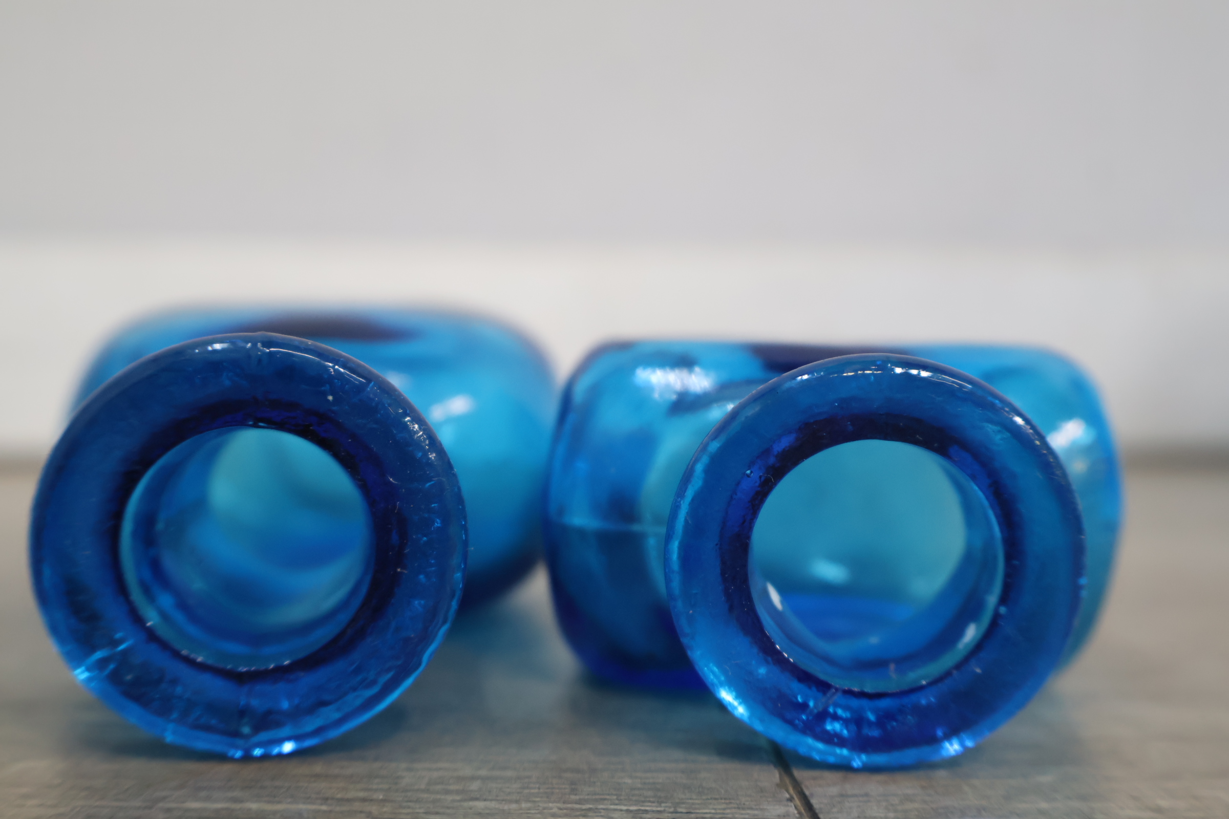 Set blauwe glazen gebruiksvoorwerpen – foto 16 – kavel bij GSD Auctions, Zoeterwoude