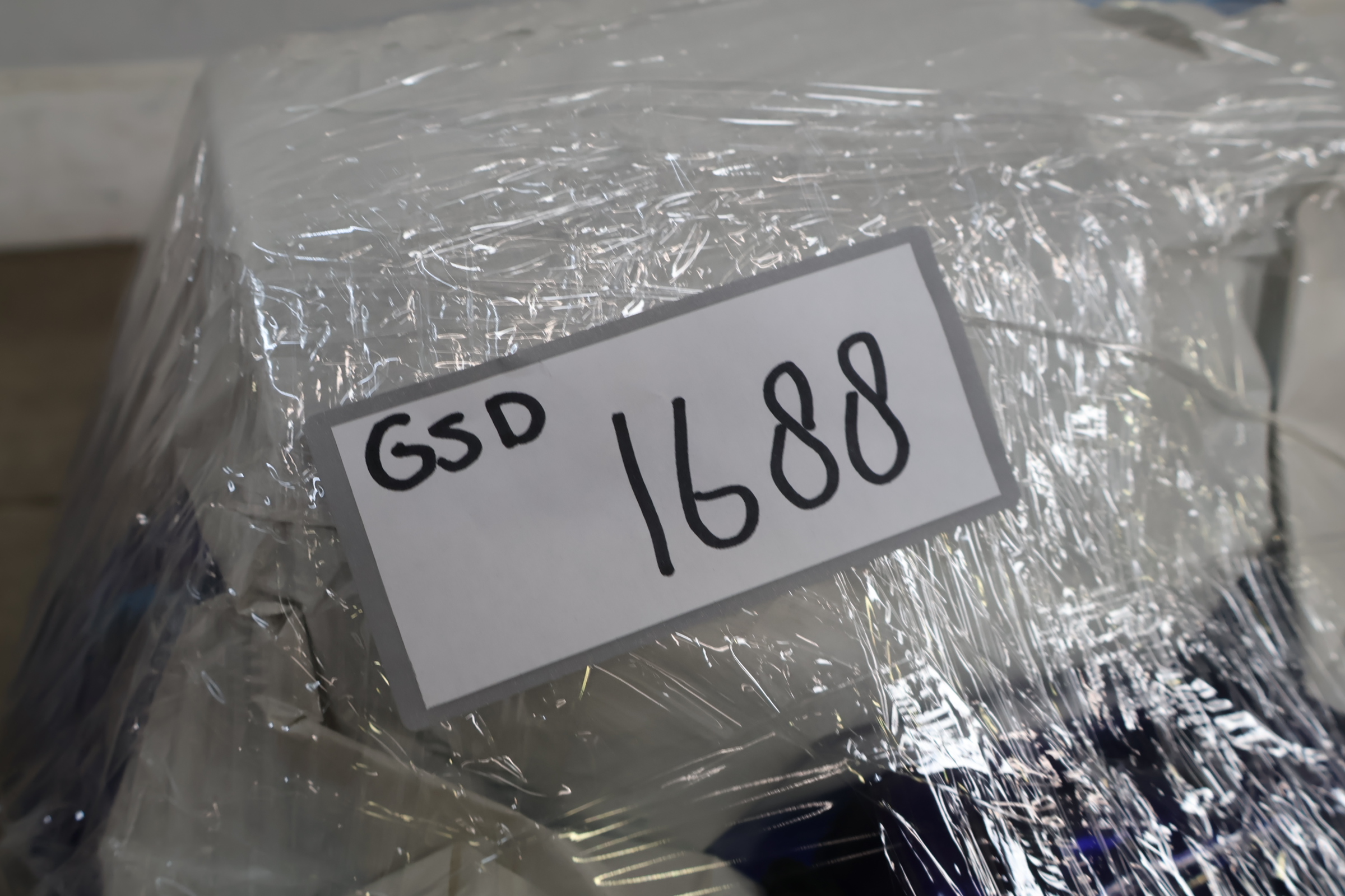 Set blauwe glazen gebruiksvoorwerpen – foto 20 – kavel bij GSD Auctions, Zoeterwoude