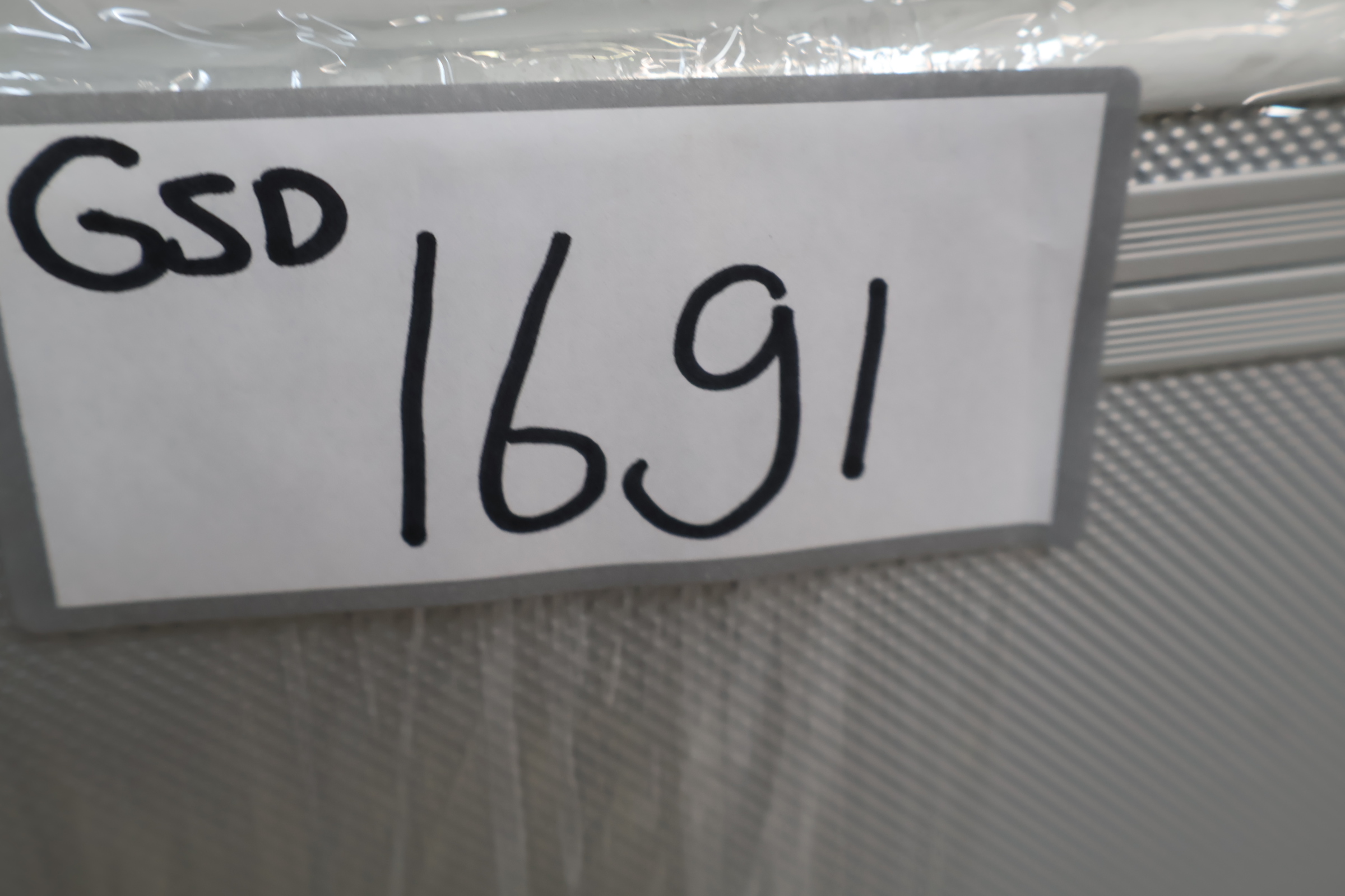 Metalen koffer met handvat en sluiting voor fotoopslag – foto 16 – kavel bij GSD Auctions, Zoeterwoude
