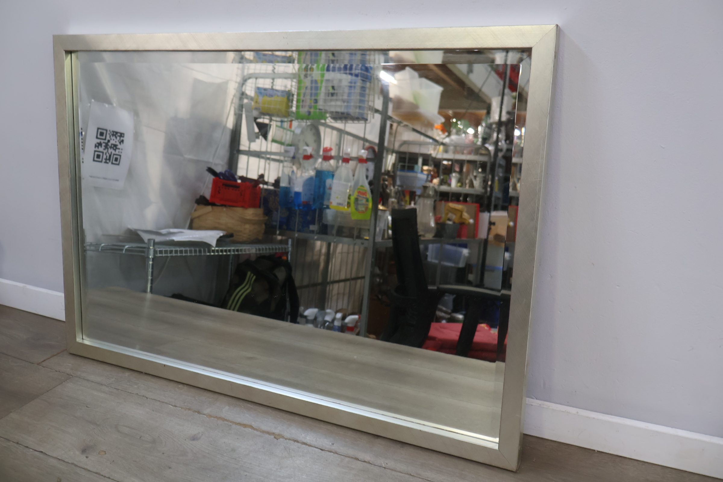 Grote rechthoekige spiegel met zilverkleurige lijst – foto 5 – kavel bij GSD Auctions, Zoeterwoude
