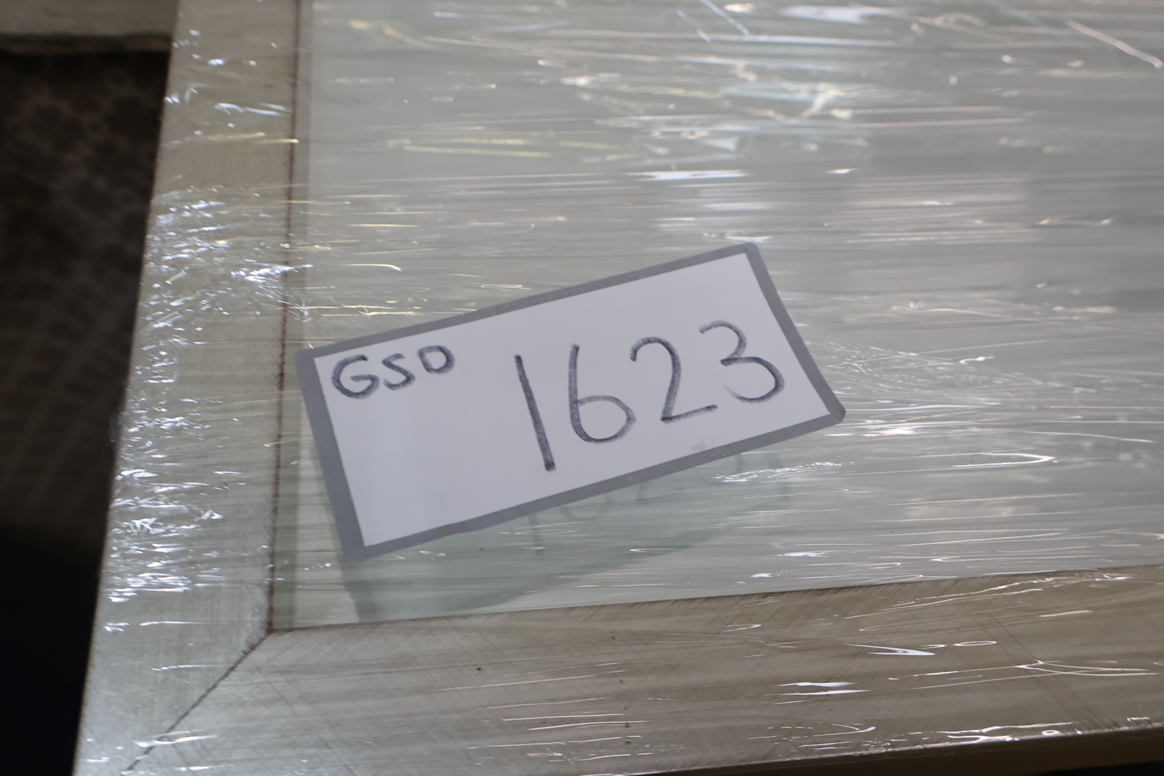 Grote rechthoekige spiegel met zilverkleurige lijst – foto 14 – kavel bij GSD Auctions, Zoeterwoude