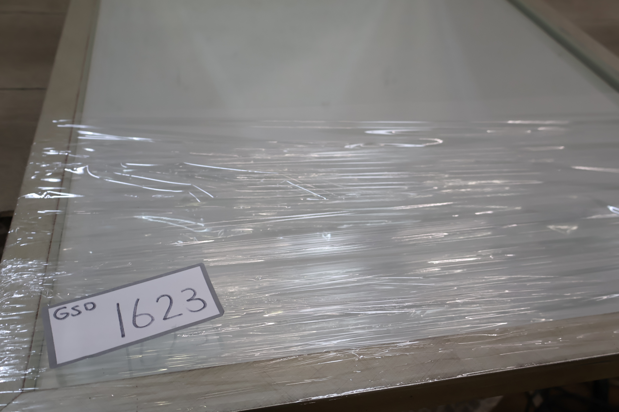 Grote rechthoekige spiegel met zilverkleurige lijst – foto 15 – kavel bij GSD Auctions, Zoeterwoude