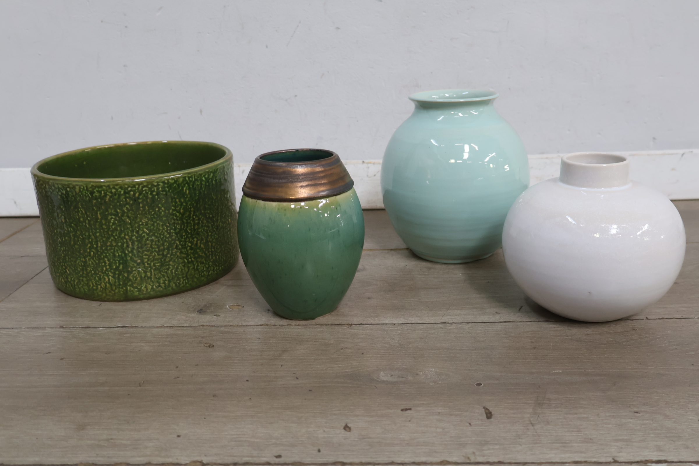 Set van 4 keramische vazen in diverse kleuren – foto 3 – kavel bij GSD Auctions, Zoeterwoude