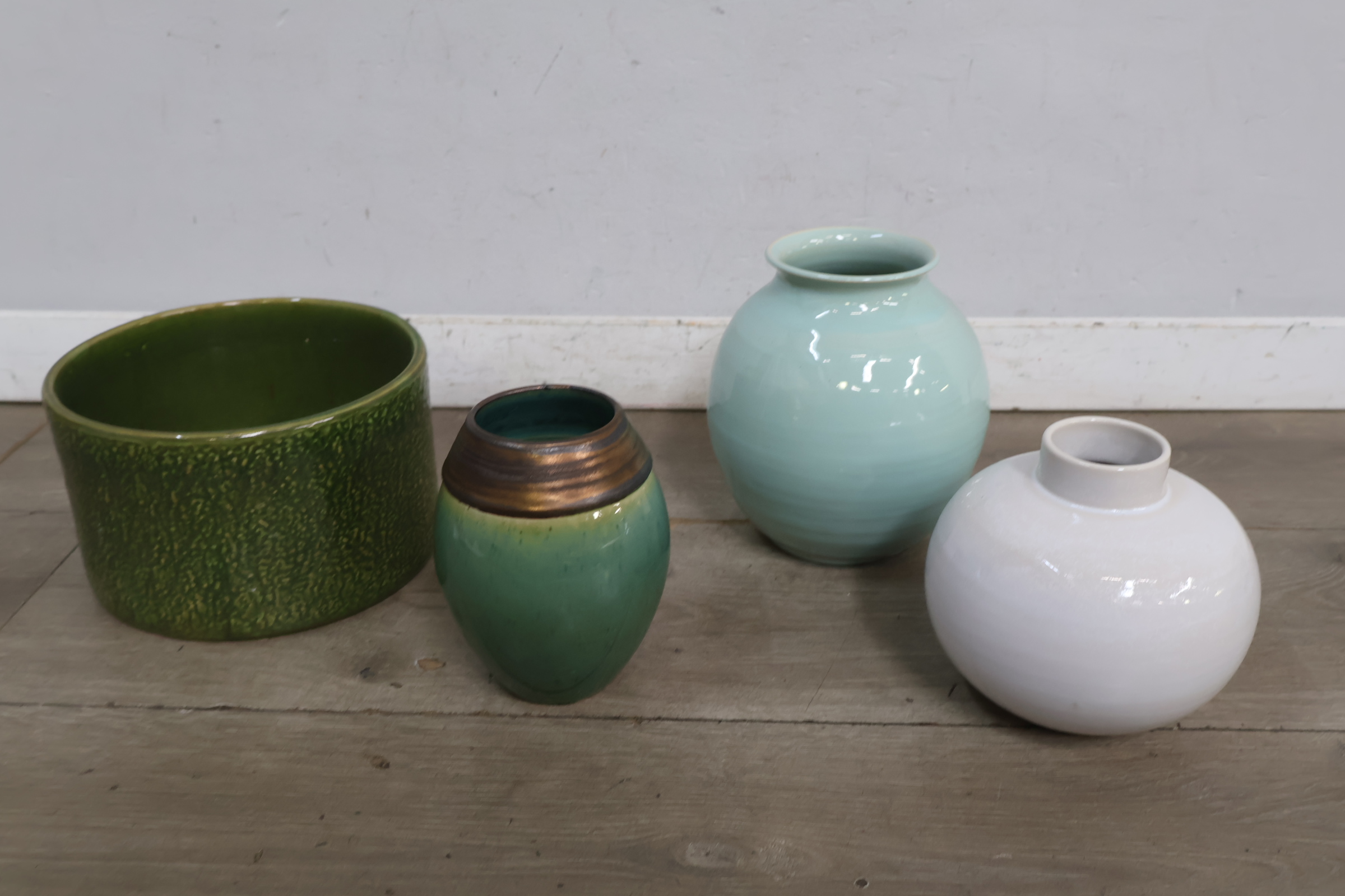 Set van 4 keramische vazen in diverse kleuren – foto 4 – kavel bij GSD Auctions, Zoeterwoude