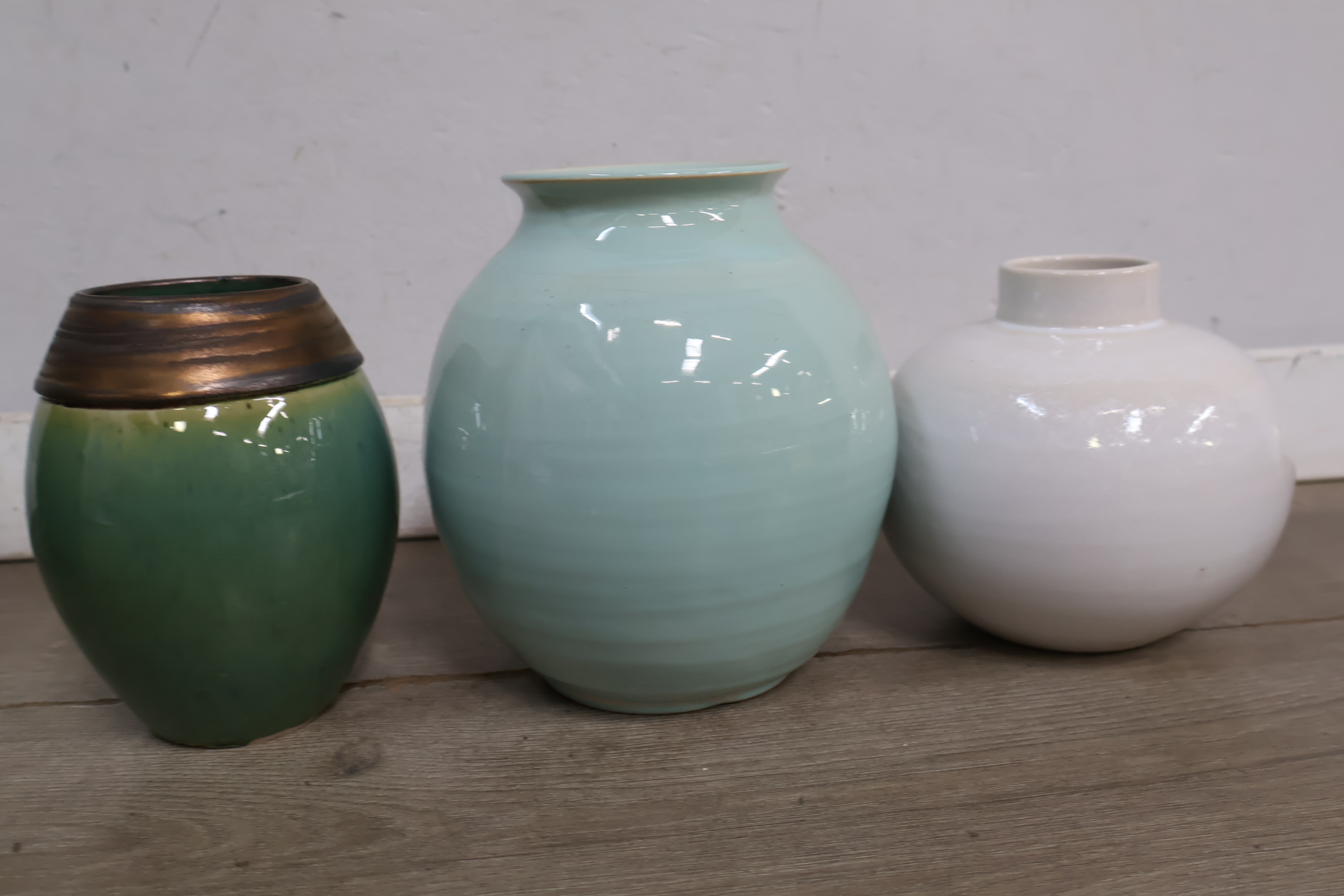 Set van 4 keramische vazen in diverse kleuren – foto 9 – kavel bij GSD Auctions, Zoeterwoude