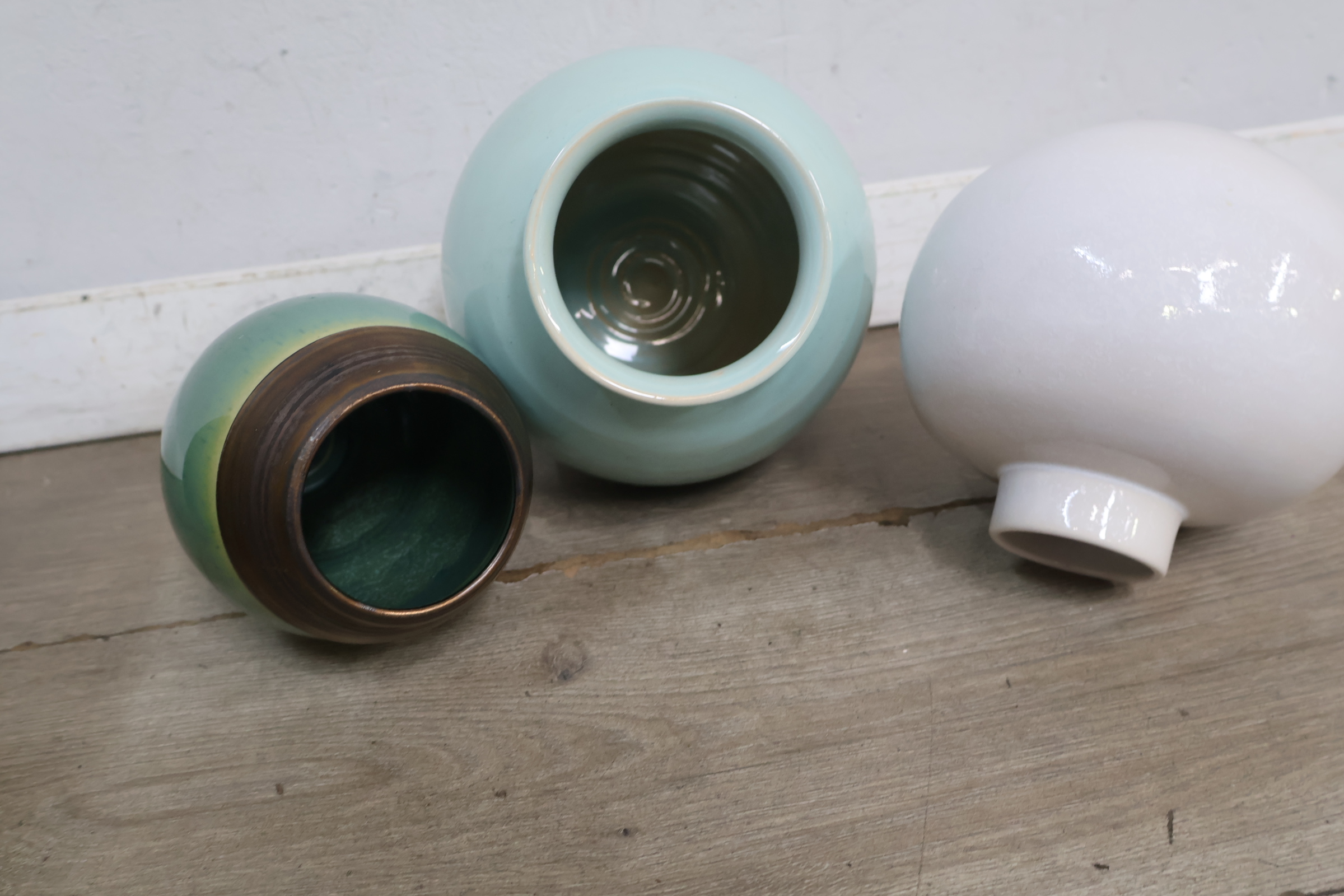 Set van 4 keramische vazen in diverse kleuren – foto 10 – kavel bij GSD Auctions, Zoeterwoude