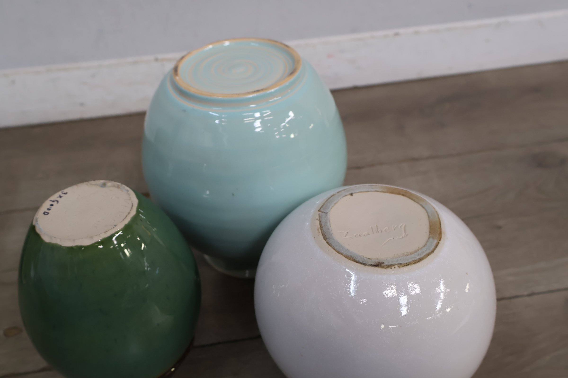 Set van 4 keramische vazen in diverse kleuren – foto 12 – kavel bij GSD Auctions, Zoeterwoude