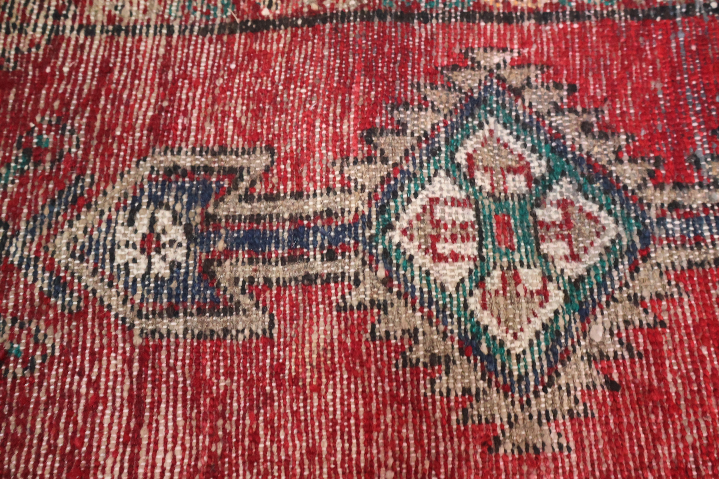 Geborduurd loper tapijt met rood patroon – foto 13 – kavel bij GSD Auctions, Zoeterwoude