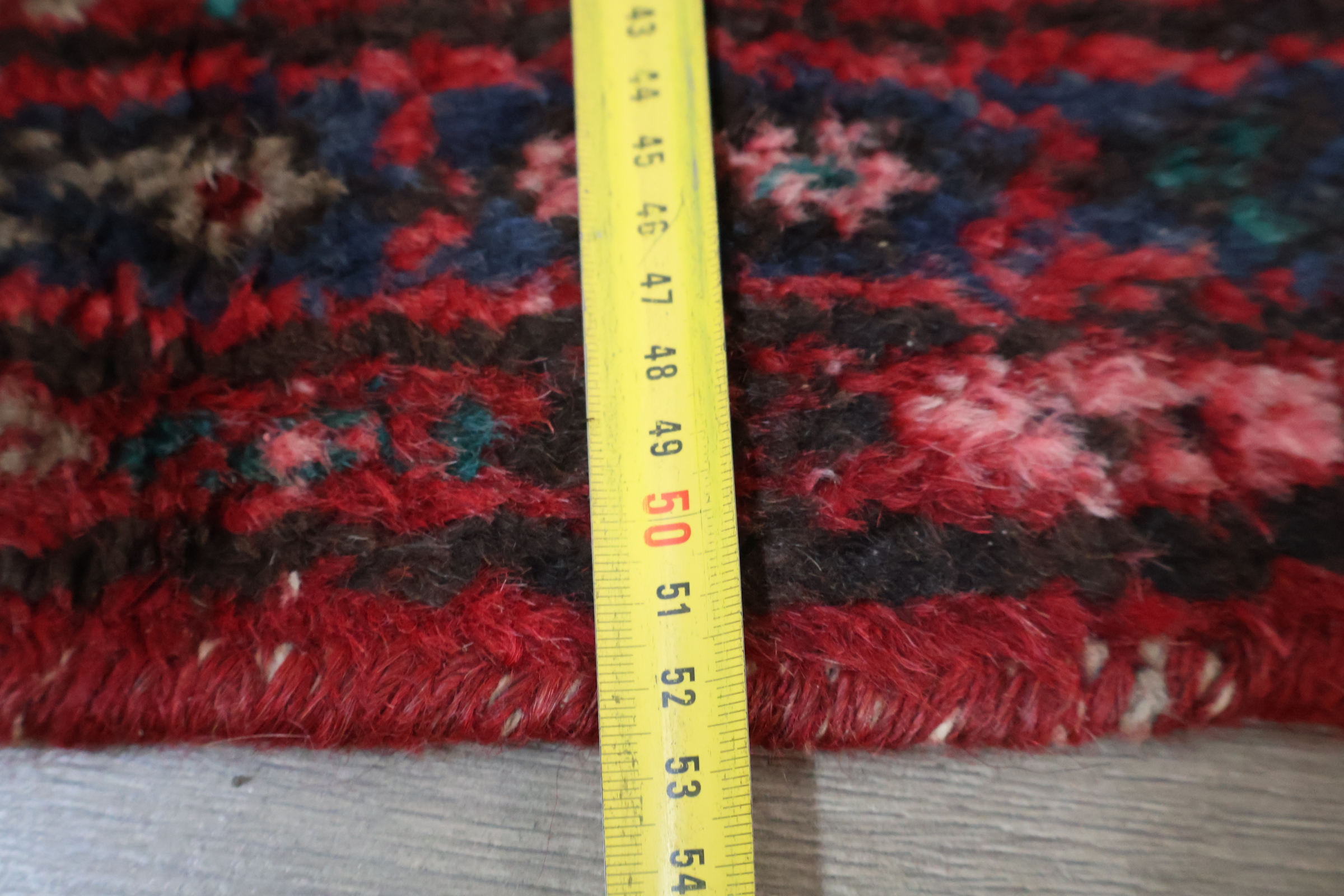 Geborduurd loper tapijt met rood patroon – foto 14 – kavel bij GSD Auctions, Zoeterwoude