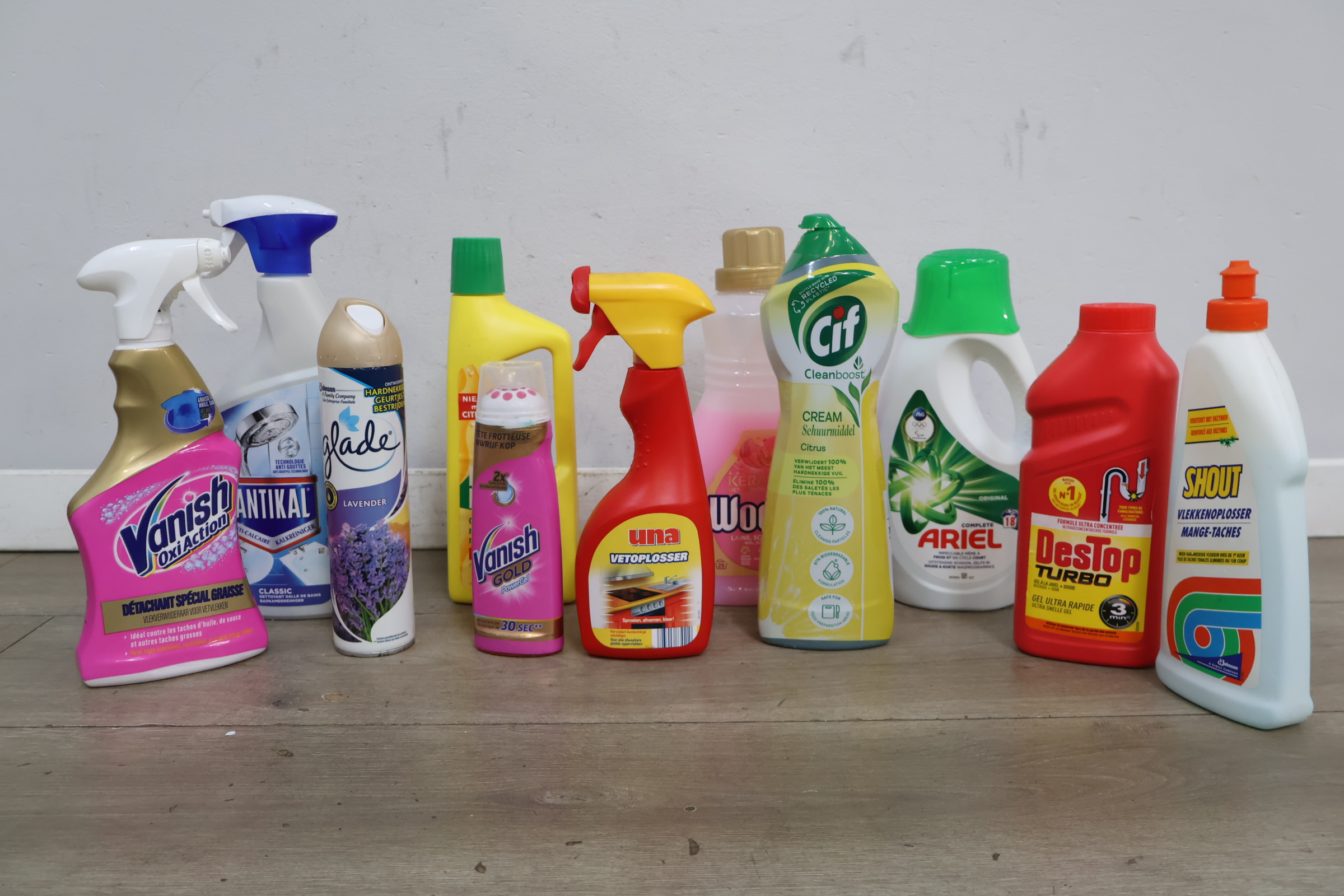 Diverse schoonmaakmiddelen en huishoudproducten – foto 4 – kavel bij GSD Auctions, Zoeterwoude