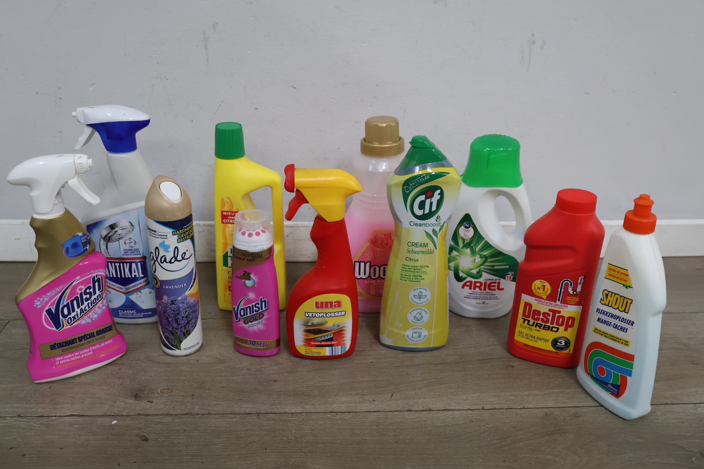 Diverse schoonmaakmiddelen en huishoudproducten – foto 5 – kavel bij GSD Auctions, Zoeterwoude