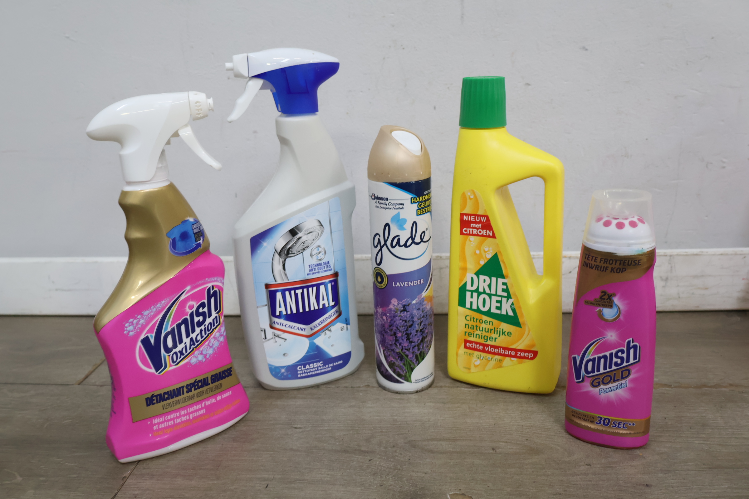 Diverse schoonmaakmiddelen en huishoudproducten – foto 6 – kavel bij GSD Auctions, Zoeterwoude