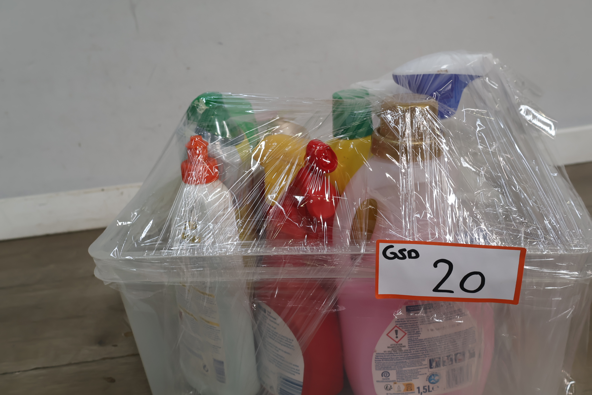 Diverse schoonmaakmiddelen en huishoudproducten – foto 10 – kavel bij GSD Auctions, Zoeterwoude