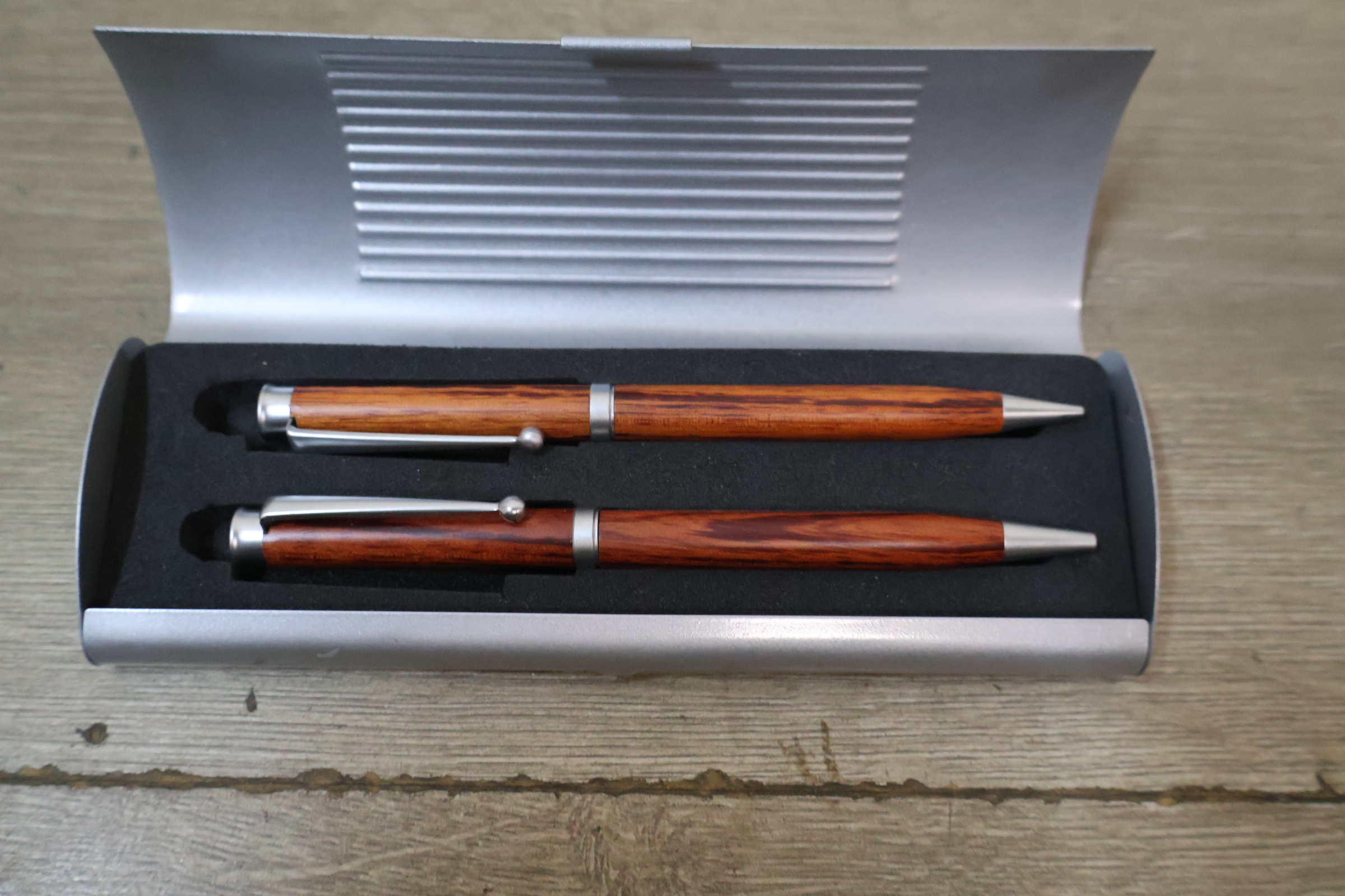 Set diverse pennen in dozen en etuis – foto 10 – kavel bij GSD Auctions, Zoeterwoude