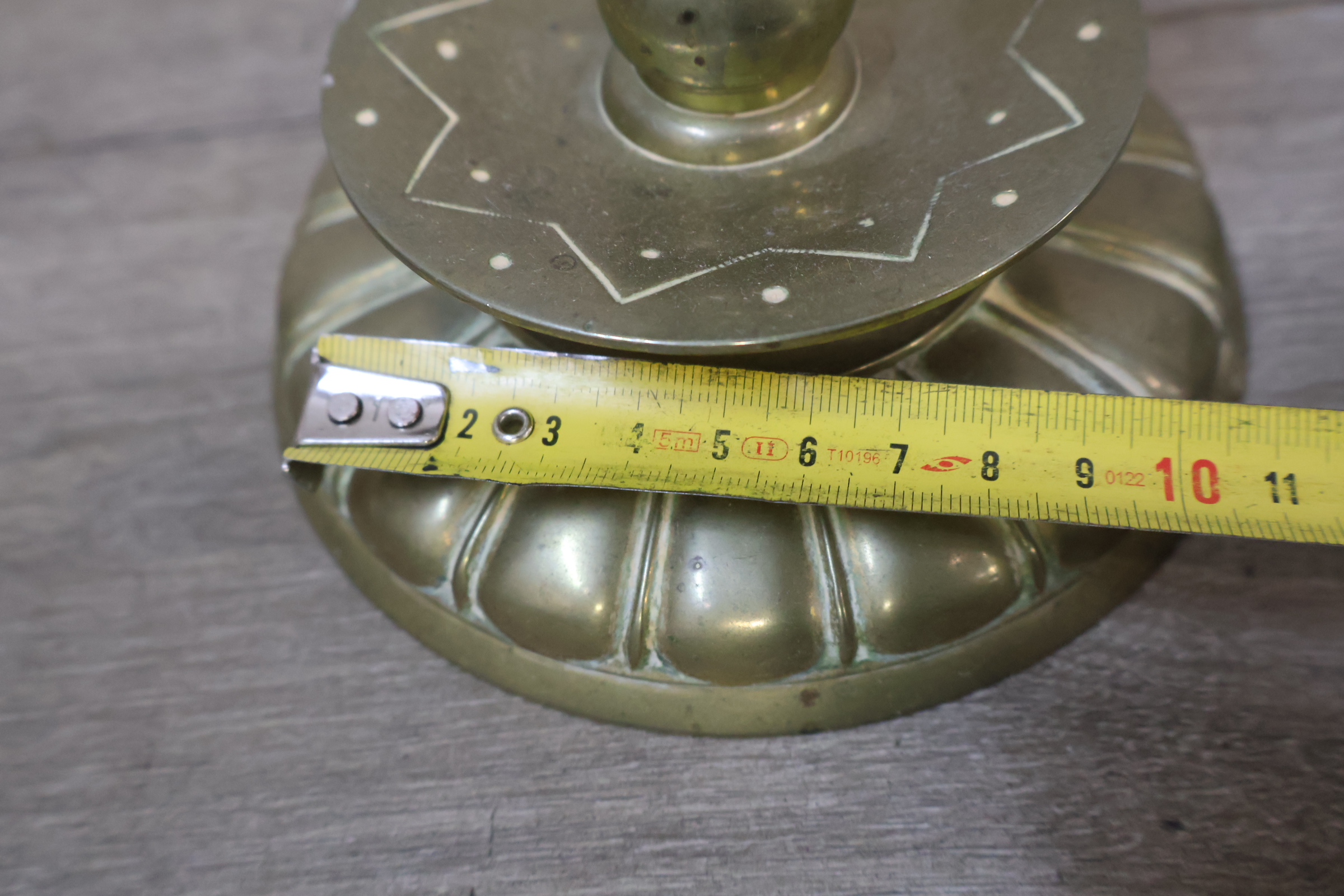 Set koperen kandelaars met grijze spiraalkaarsen – foto 18 – kavel bij GSD Auctions, Zoeterwoude