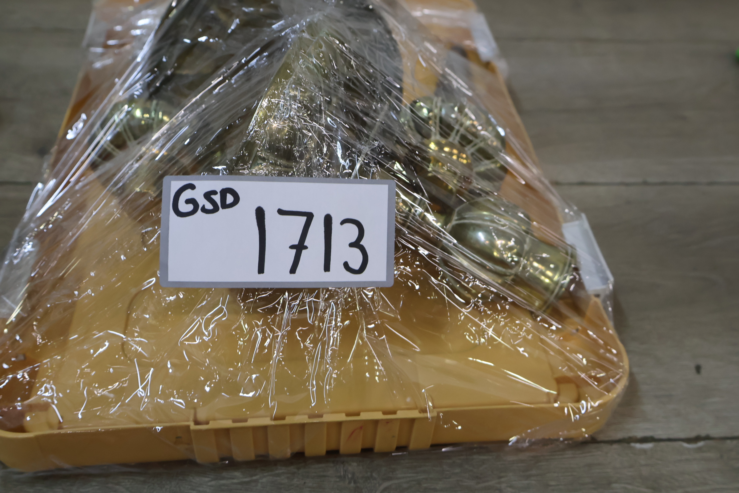 Set koperen kandelaars met grijze spiraalkaarsen – foto 20 – kavel bij GSD Auctions, Zoeterwoude