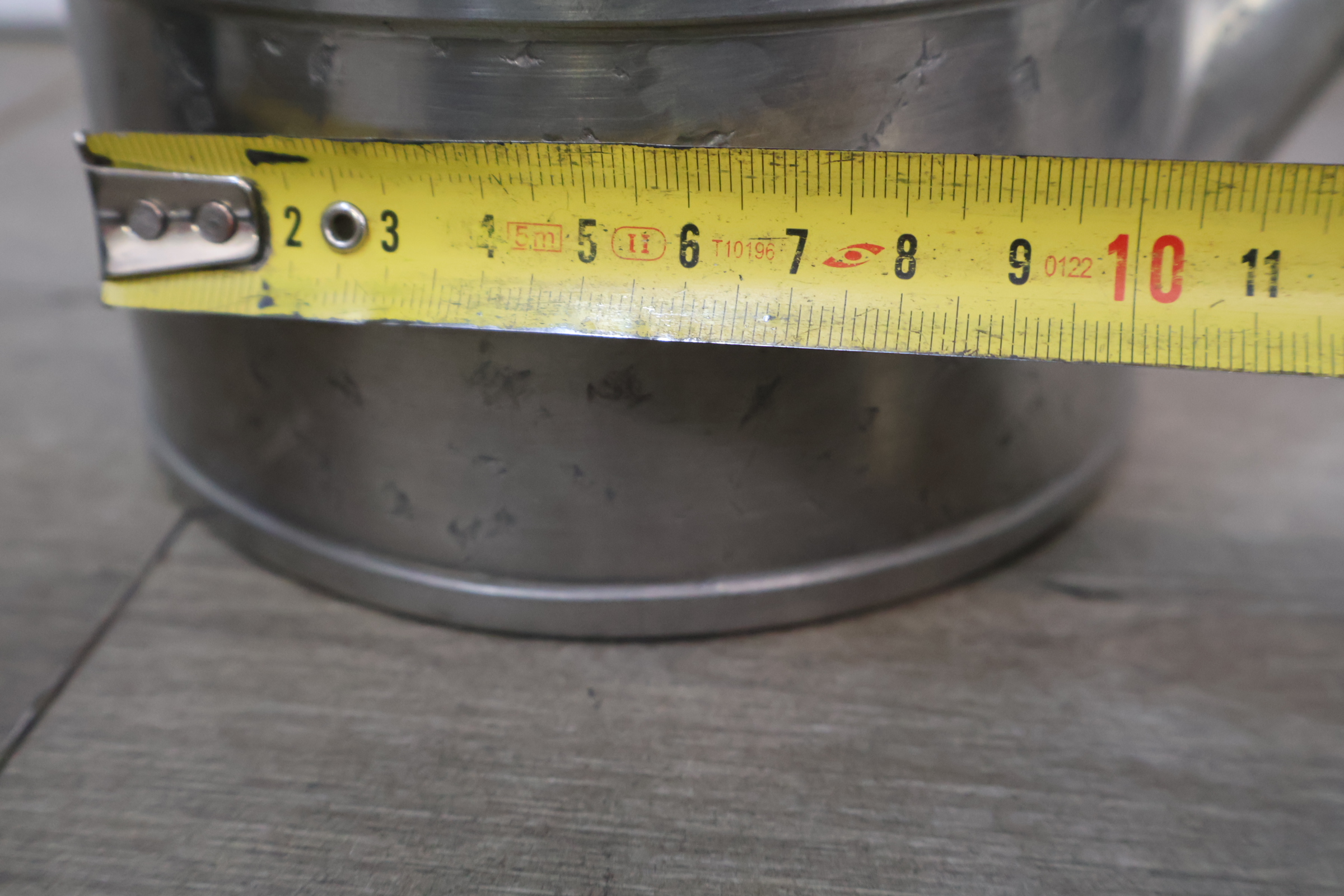 Messing vijzel met stamper en metalen kandelaars en ander gerei – foto 10 – kavel bij GSD Auctions, Zoeterwoude