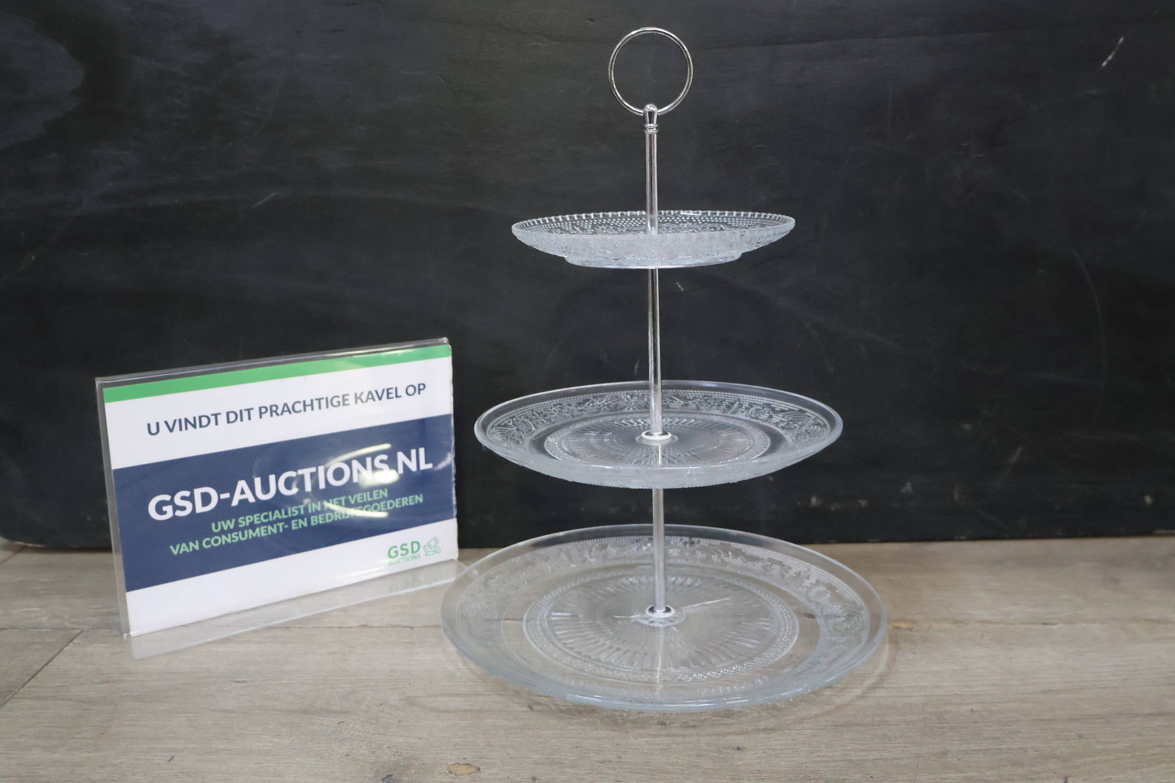 3-laags glas etagère – foto 2 – kavel bij GSD Auctions, Zoeterwoude
