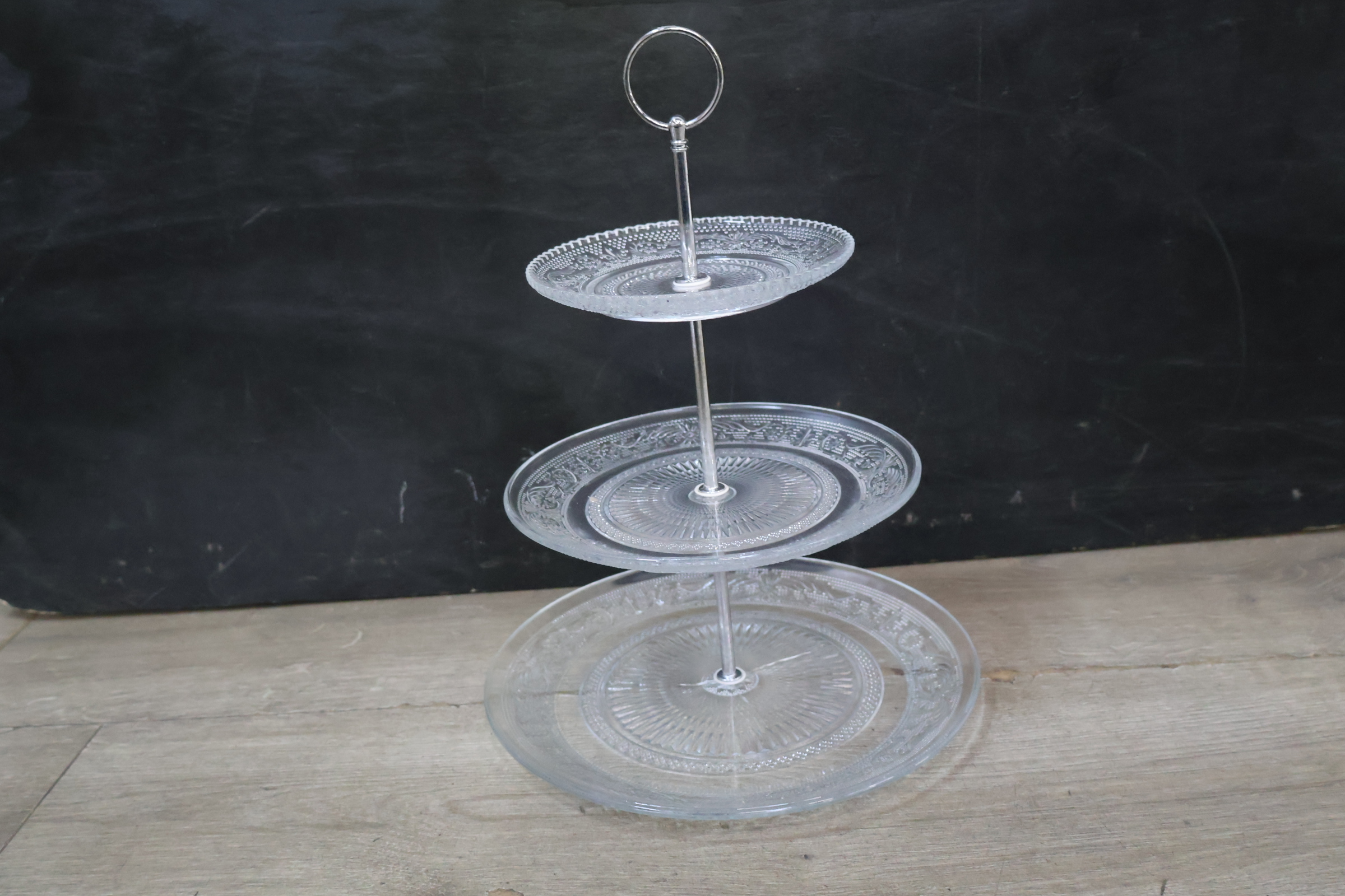 3-laags glas etagère – foto 3 – kavel bij GSD Auctions, Zoeterwoude