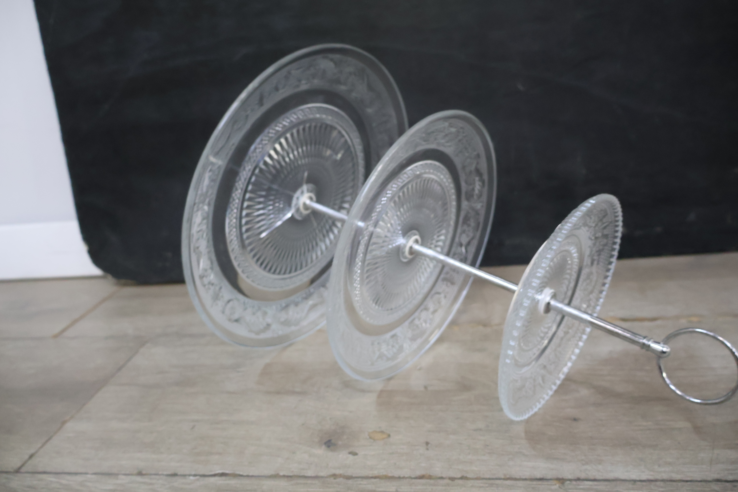 3-laags glas etagère – foto 9 – kavel bij GSD Auctions, Zoeterwoude