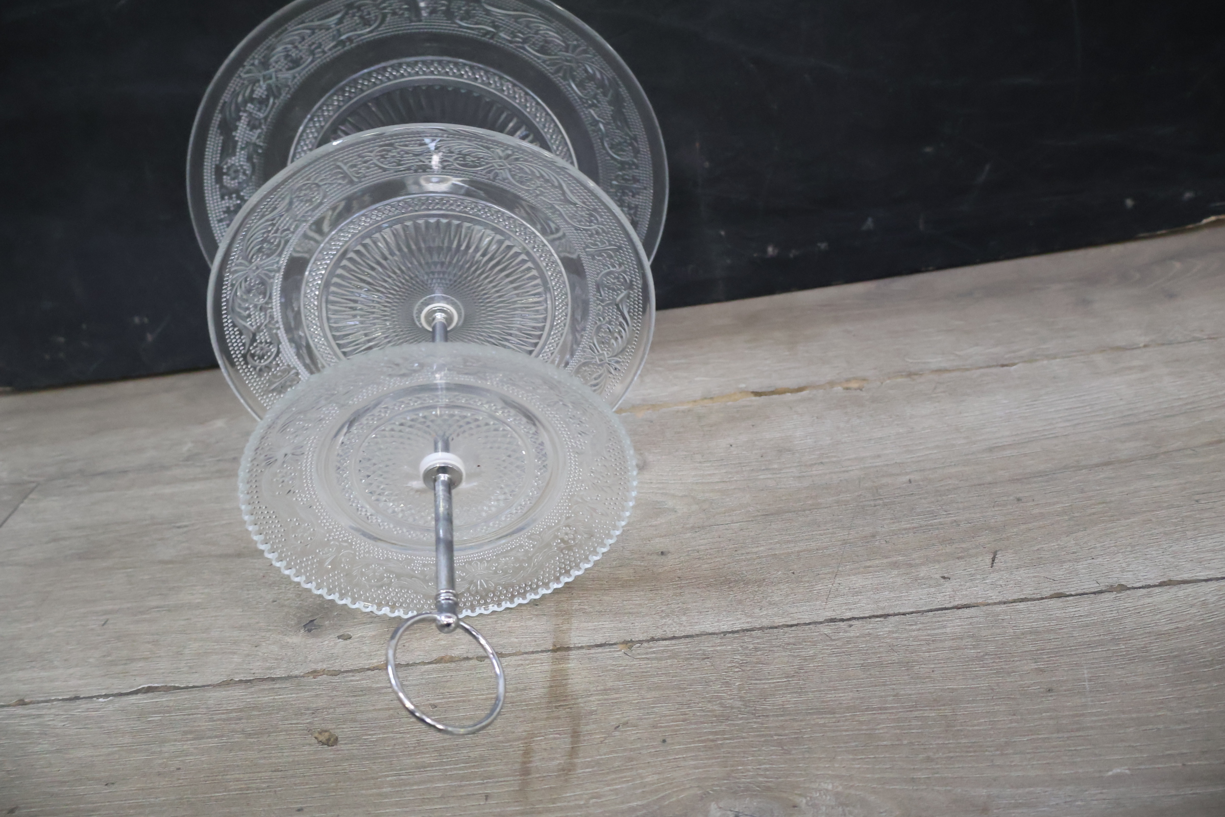 3-laags glas etagère – foto 12 – kavel bij GSD Auctions, Zoeterwoude
