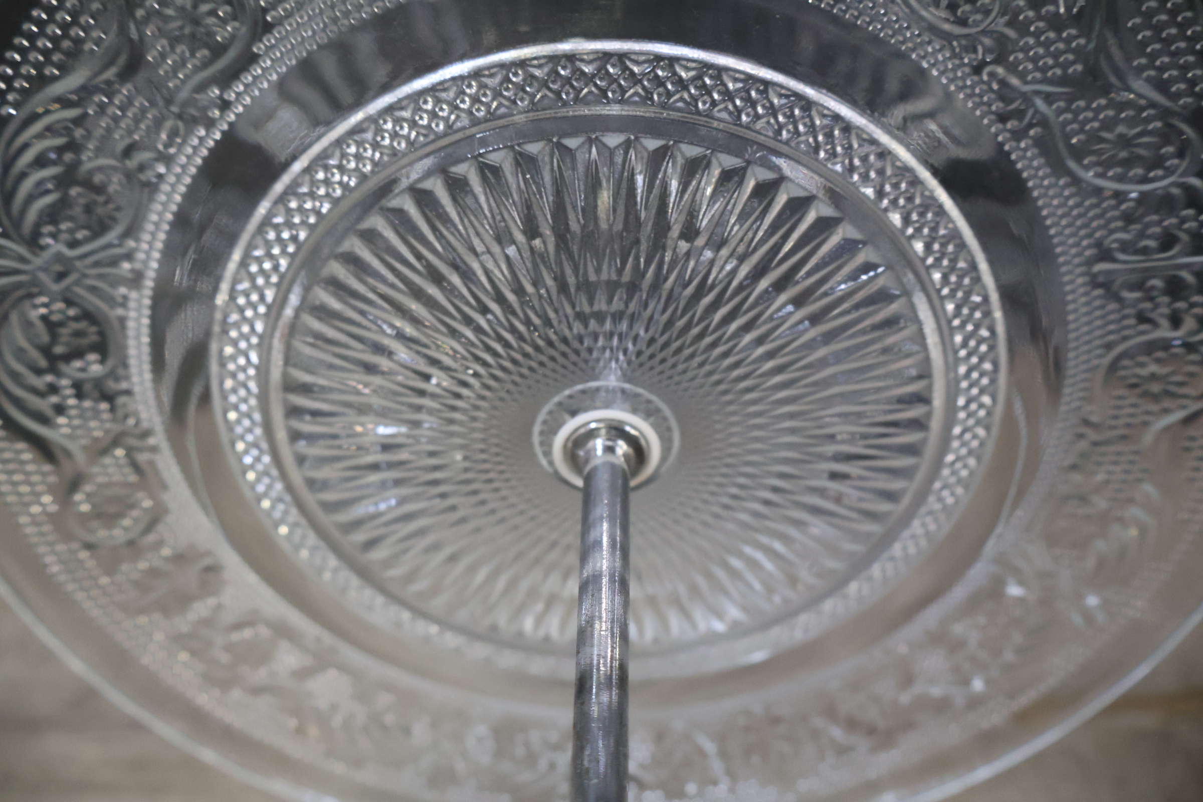 3-laags glas etagère – foto 14 – kavel bij GSD Auctions, Zoeterwoude