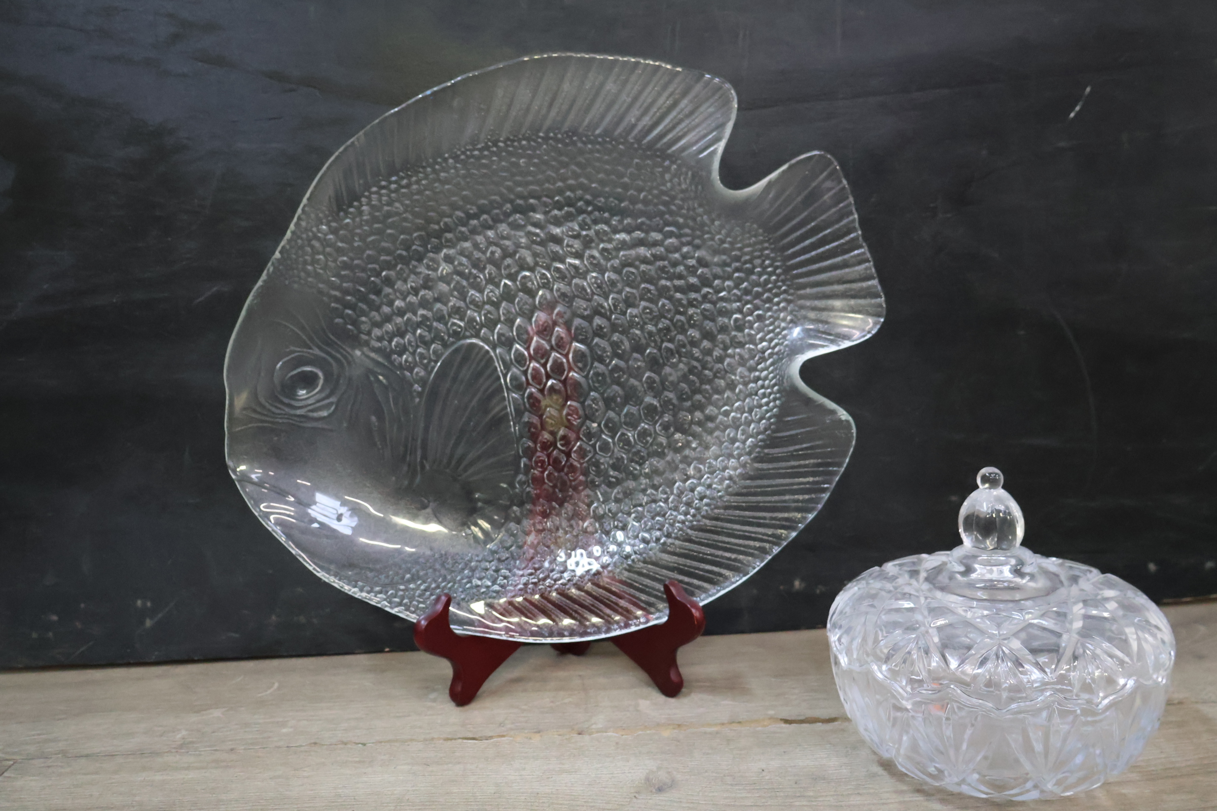 Kristallen visvormige schaal en bonbonnière – foto 3 – kavel bij GSD Auctions, Zoeterwoude