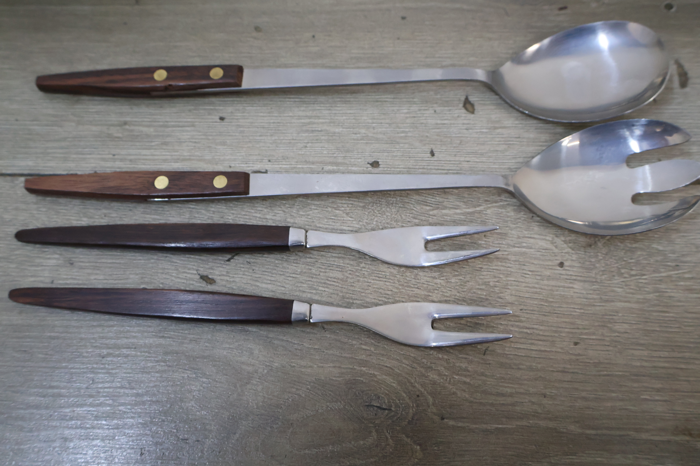 Set roestvrijstalen serveerschalen met houten handgrepen en bestek – foto 5 – kavel bij GSD Auctions, Zoeterwoude