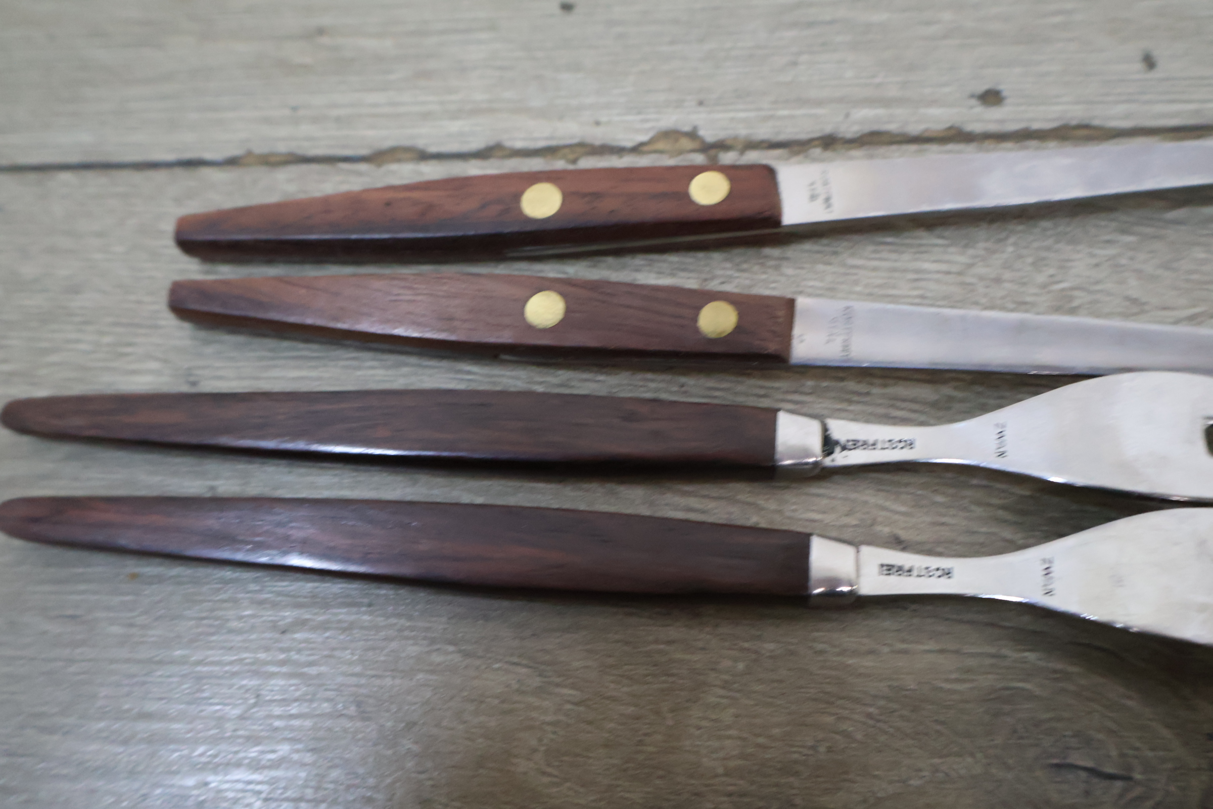 Set roestvrijstalen serveerschalen met houten handgrepen en bestek – foto 6 – kavel bij GSD Auctions, Zoeterwoude